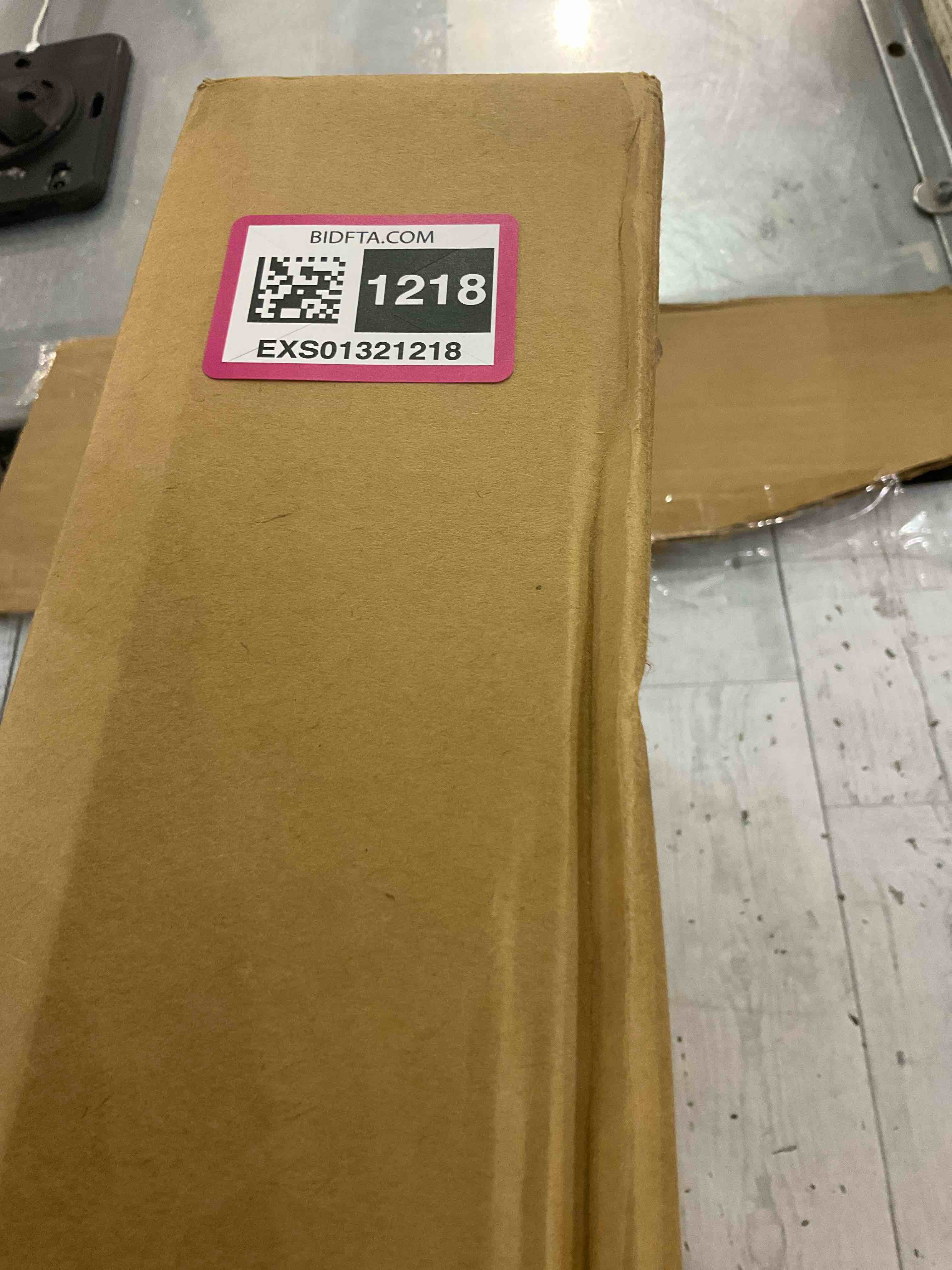https://s3.amazonaws.com/lotting-images-prod/BargainHunt/EXS01321218_1711716450416.jpeg