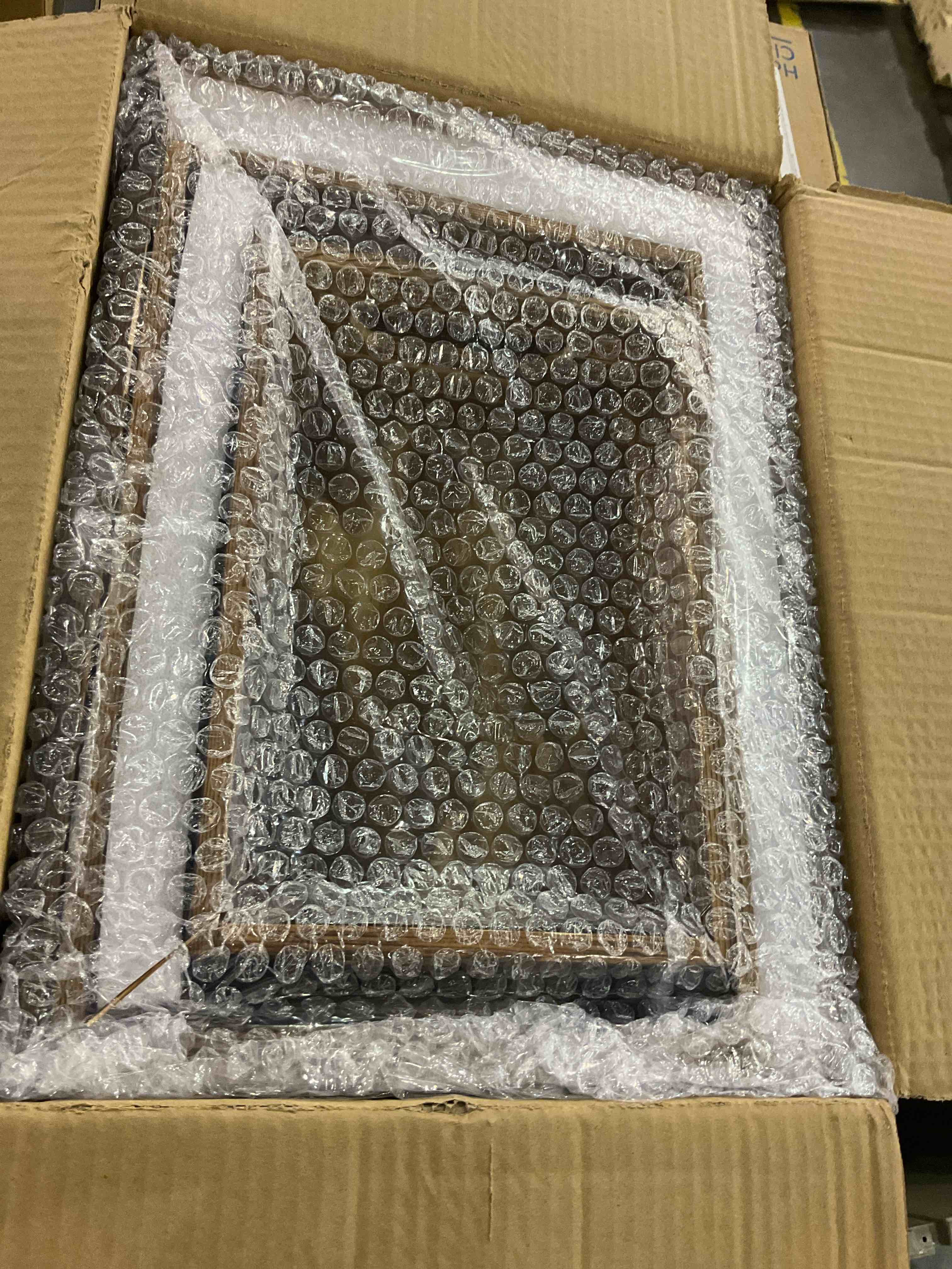 https://s3.amazonaws.com/lotting-images-prod/BargainHunt/EXS01322348_1712317304245.jpeg