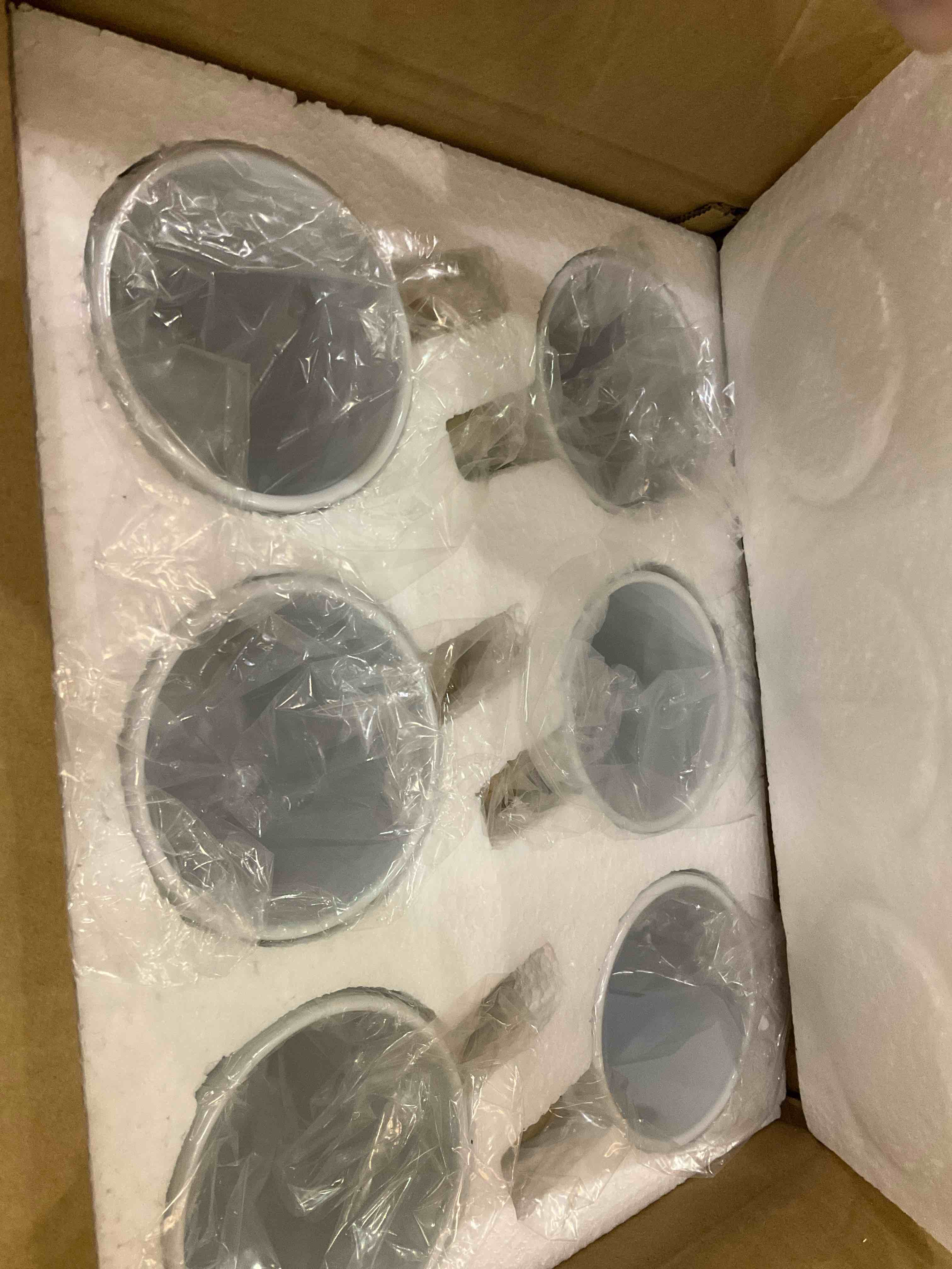 https://s3.amazonaws.com/lotting-images-prod/BargainHunt/EXS01322957_1712682890832.jpeg