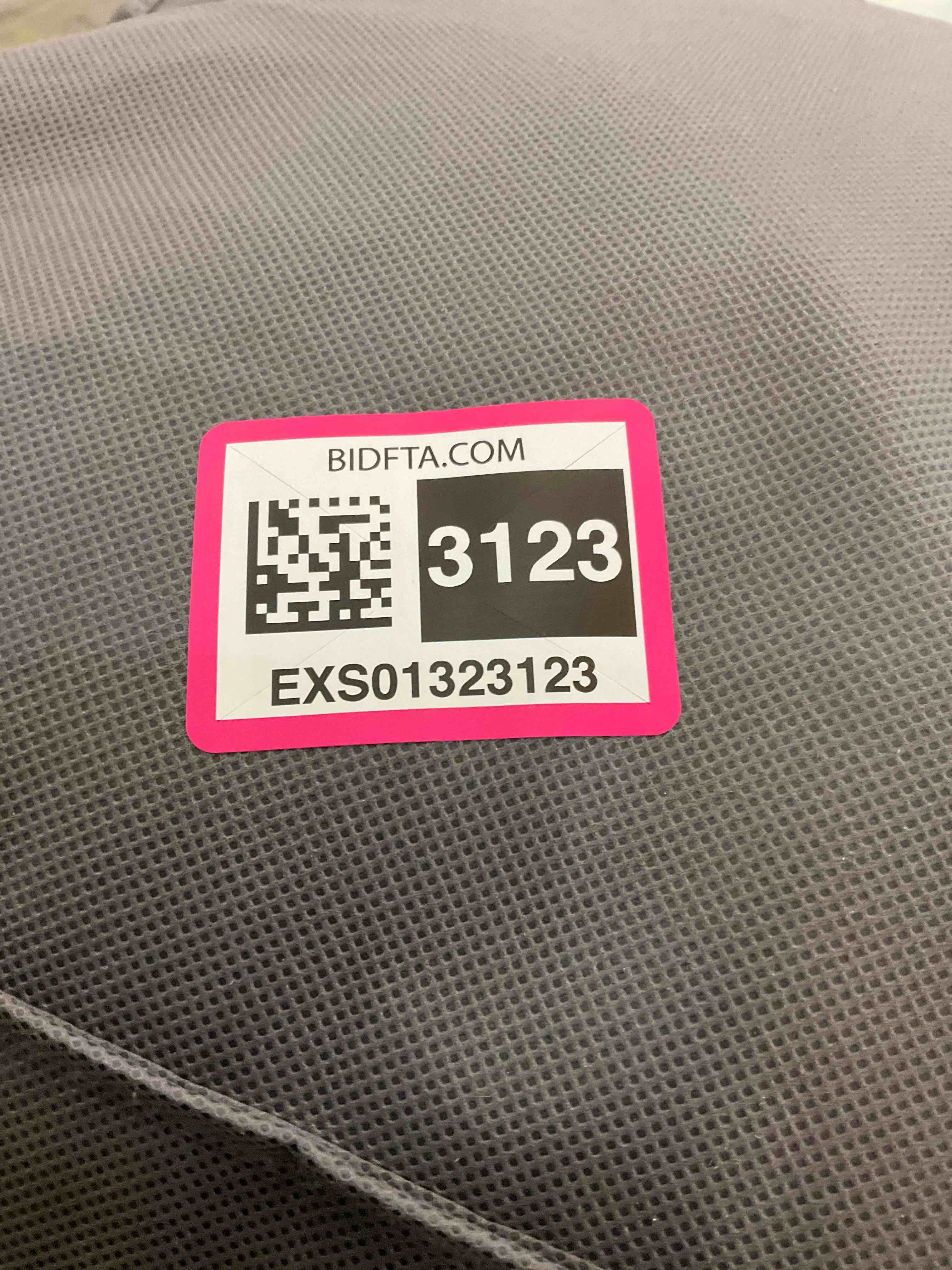 https://s3.amazonaws.com/lotting-images-prod/BargainHunt/EXS01323123_1711731876646.jpeg