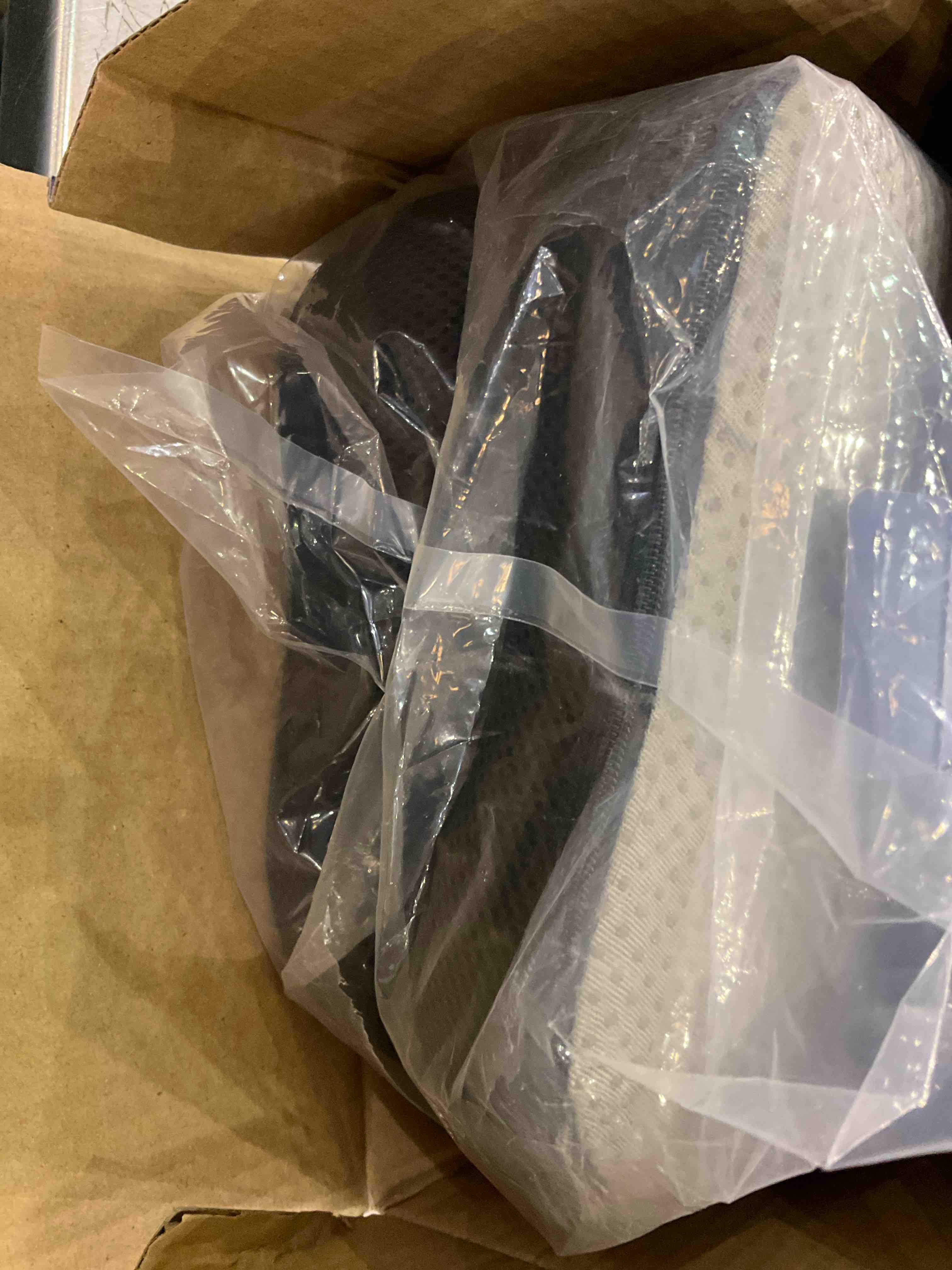 https://s3.amazonaws.com/lotting-images-prod/BargainHunt/EXS01323321_1712066609510.jpeg