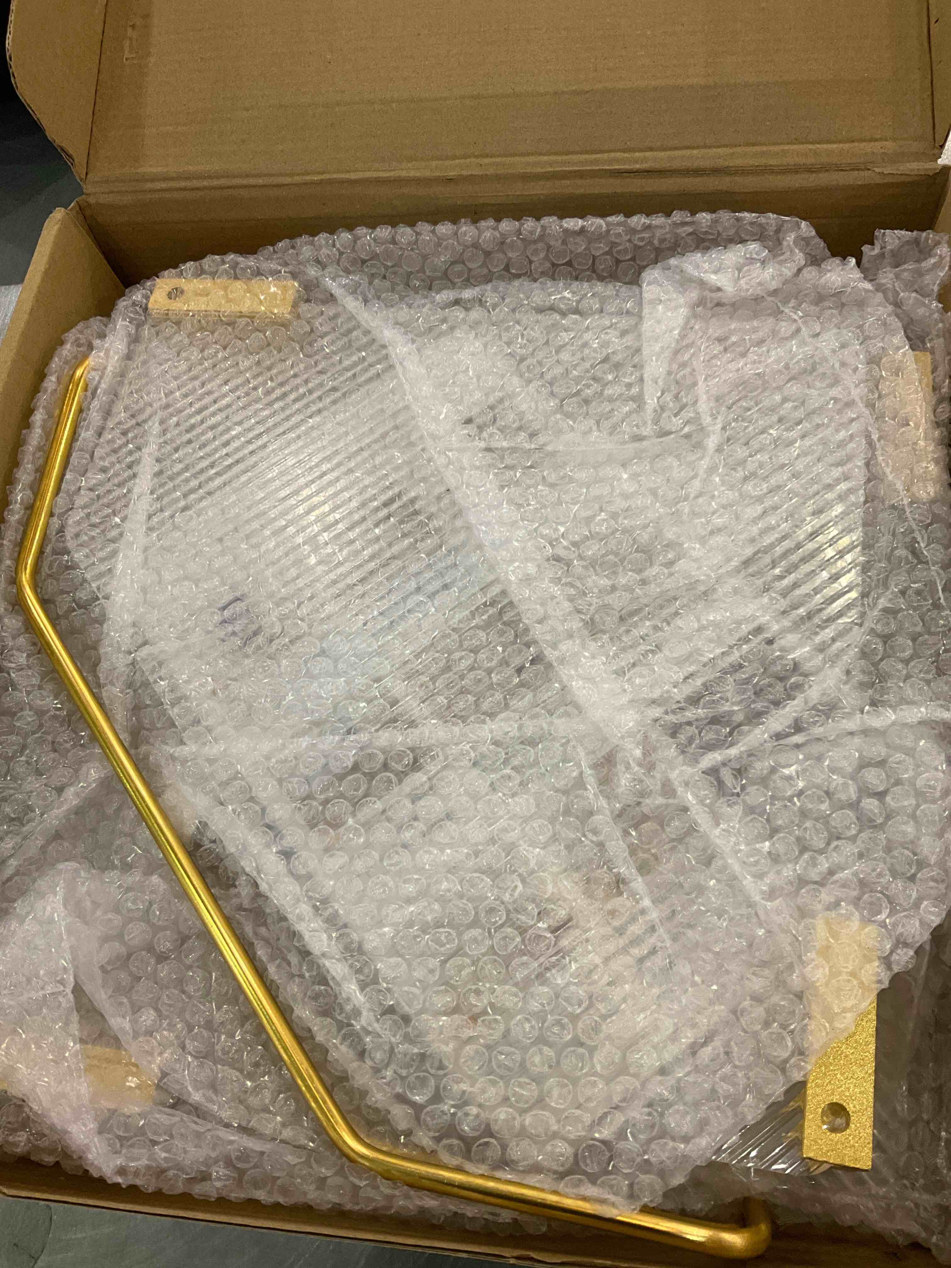 https://s3.amazonaws.com/lotting-images-prod/BargainHunt/EXS01323333_1712069558047.jpeg