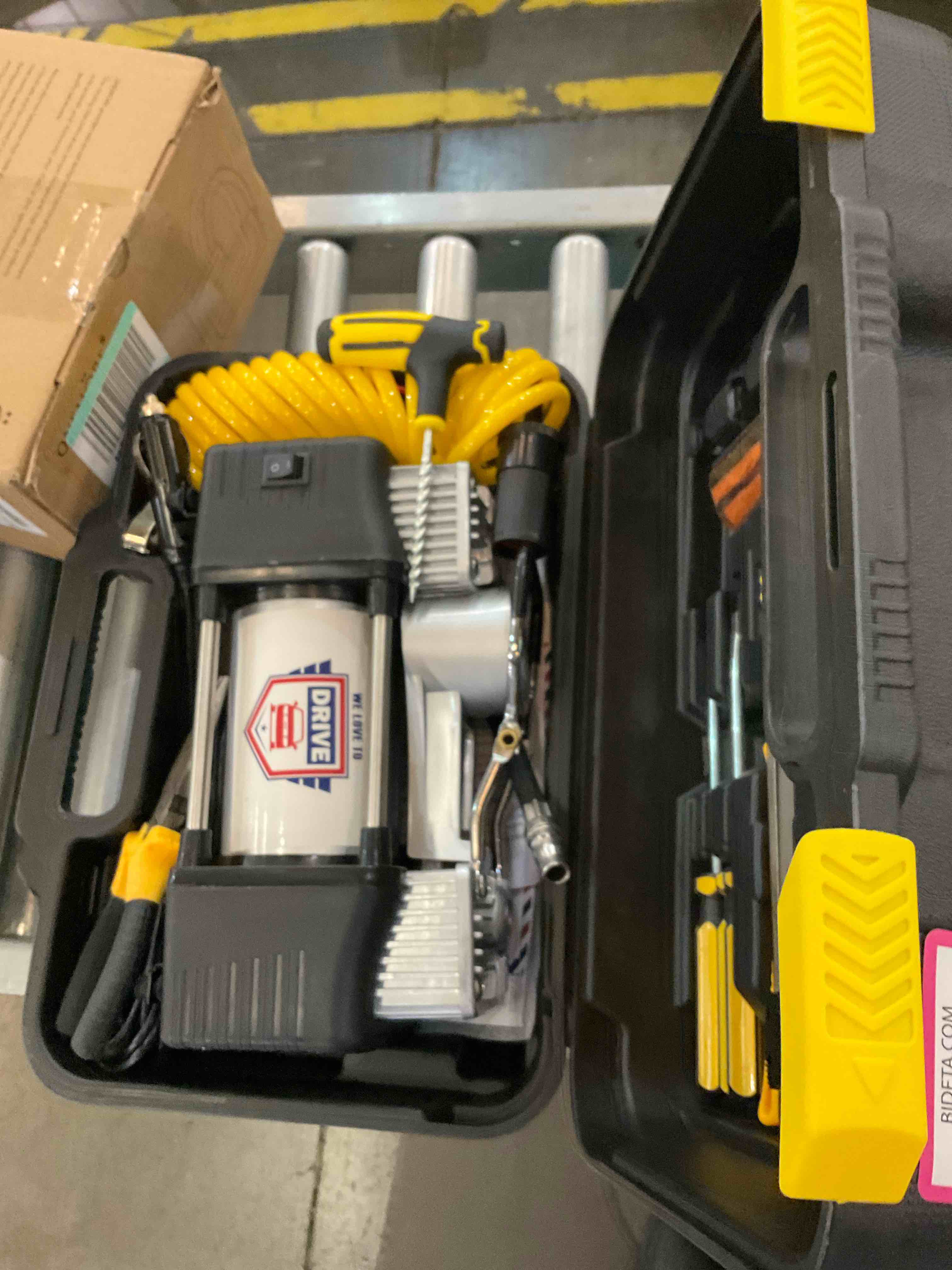 https://s3.amazonaws.com/lotting-images-prod/BargainHunt/EXS01323587_1713292737440.jpeg