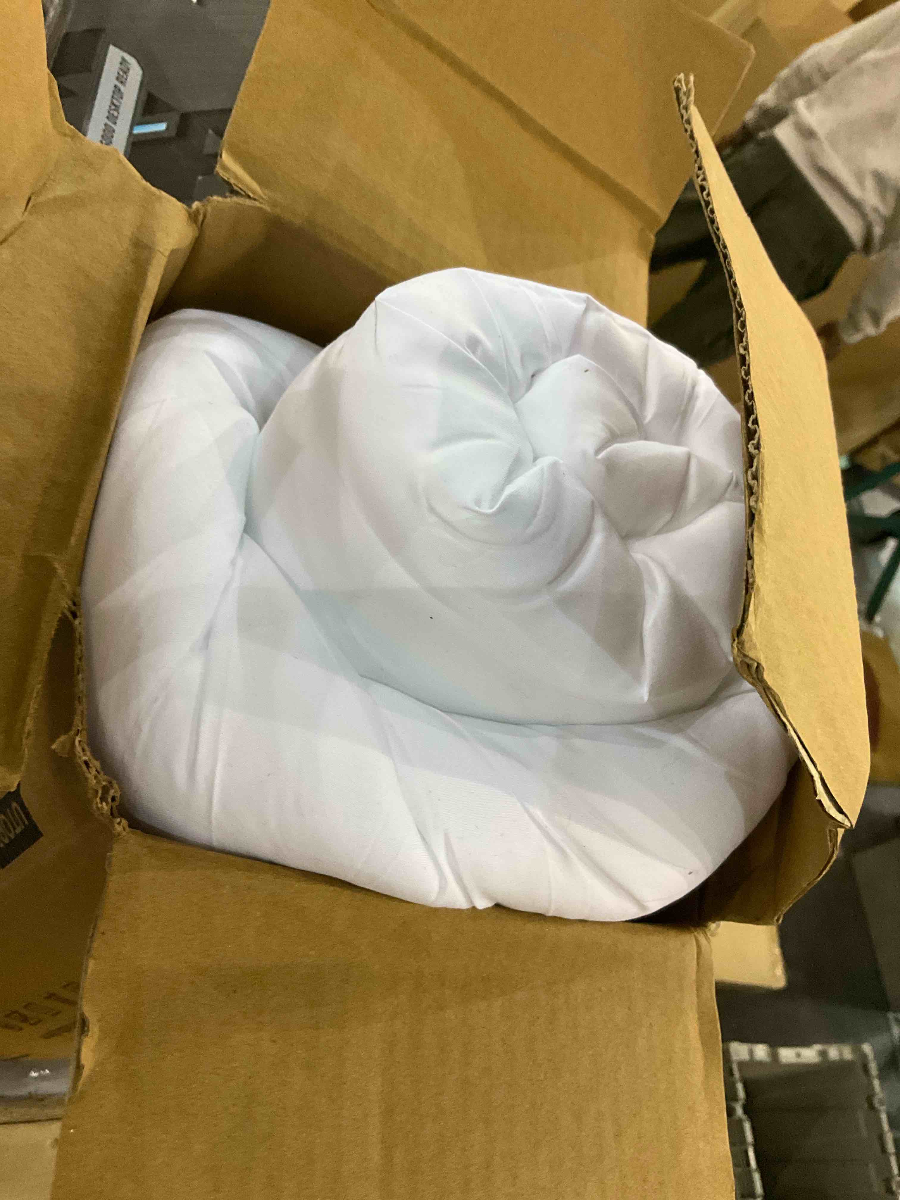 https://s3.amazonaws.com/lotting-images-prod/BargainHunt/EXS01323753_1713785359905.jpeg