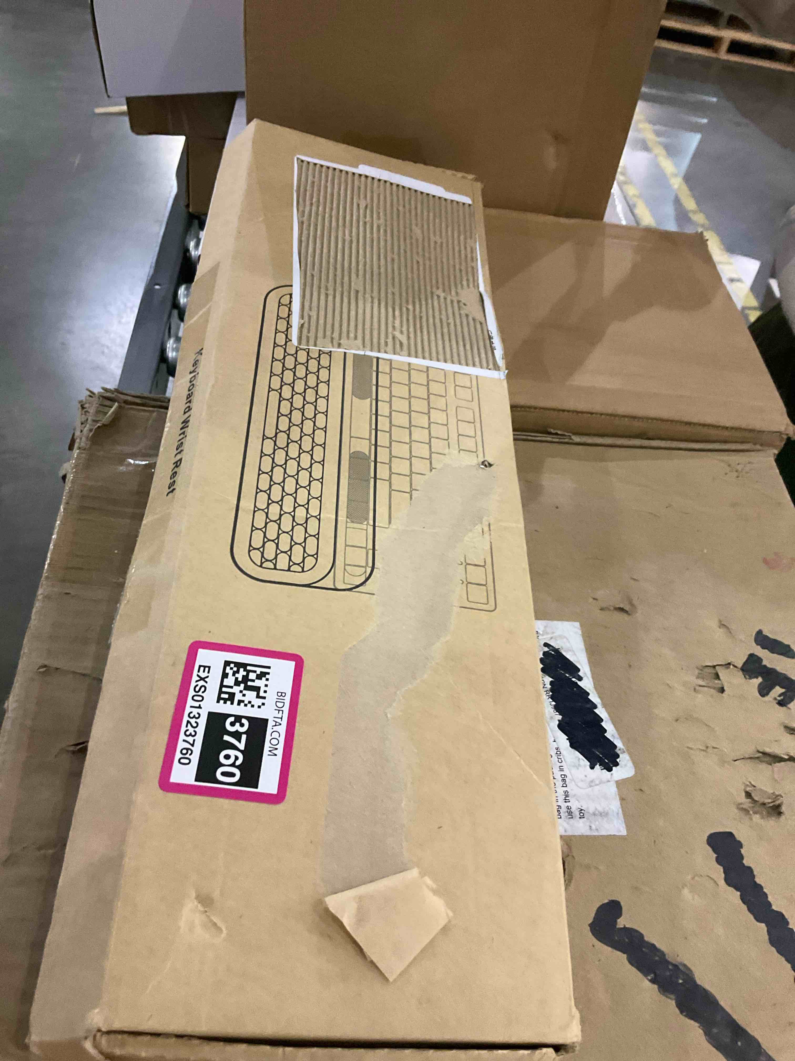 https://s3.amazonaws.com/lotting-images-prod/BargainHunt/EXS01323760_1713786495619.jpeg