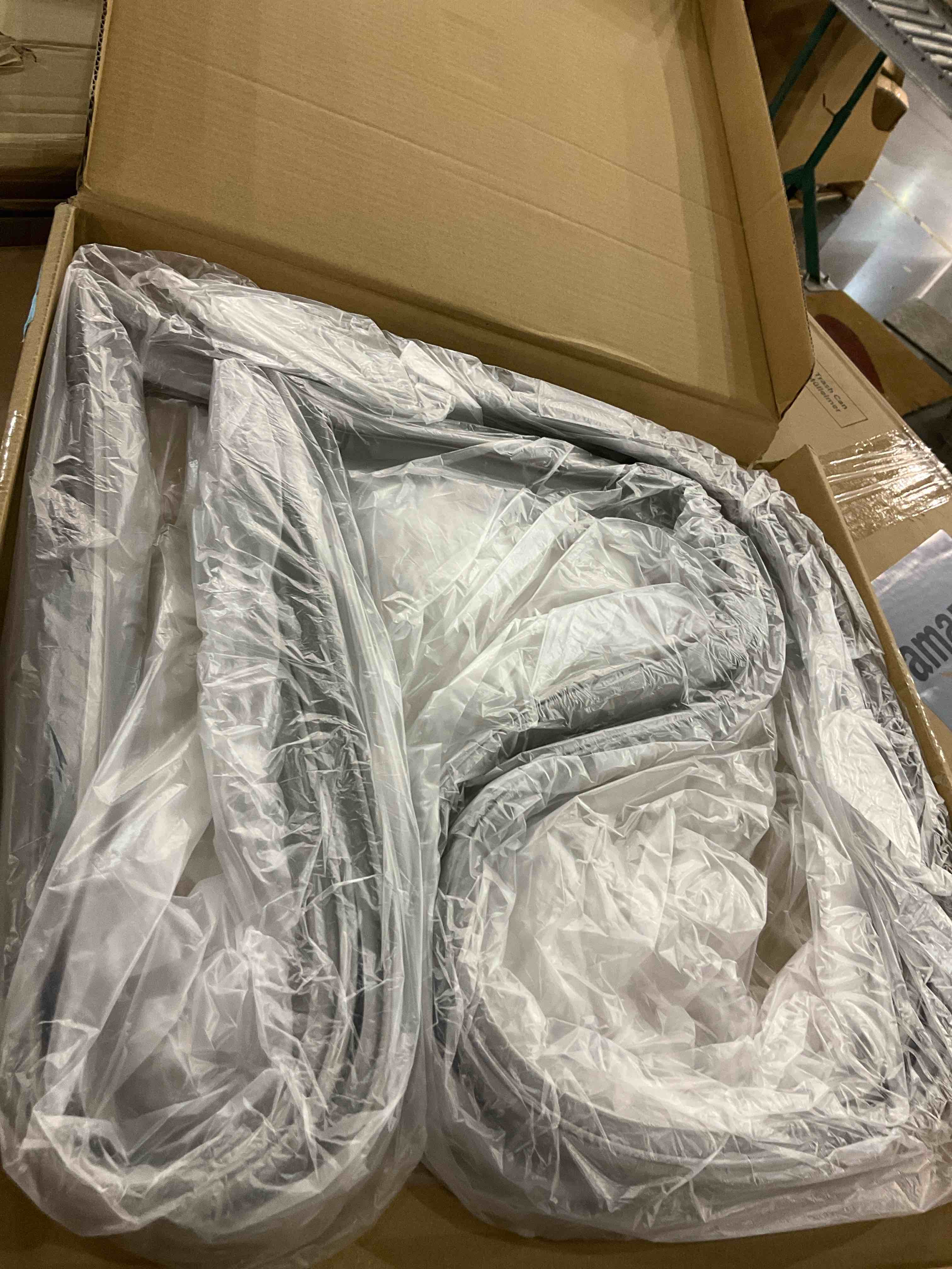 https://s3.amazonaws.com/lotting-images-prod/BargainHunt/EXS01323904_1713873596533.jpeg