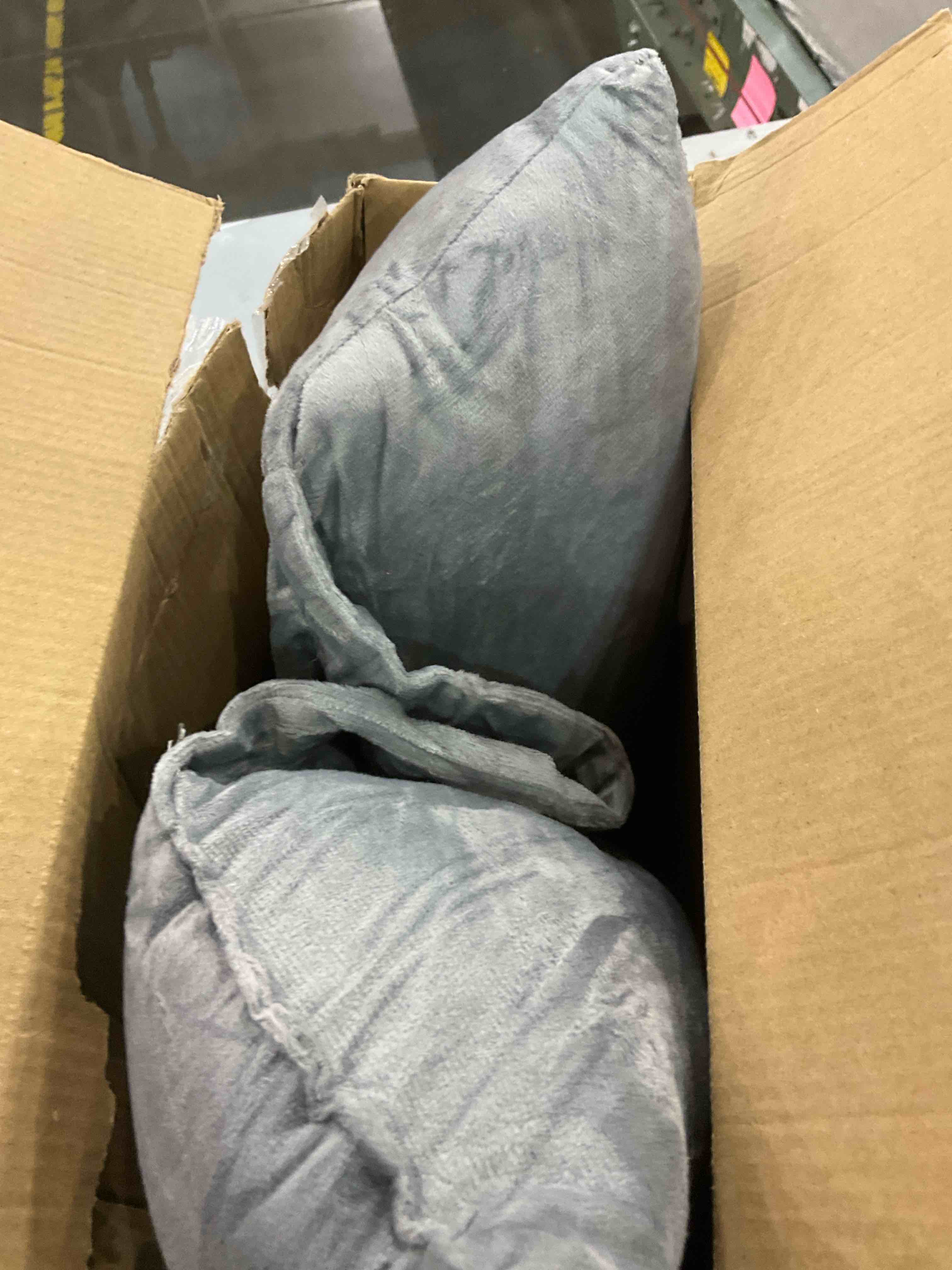 https://s3.amazonaws.com/lotting-images-prod/BargainHunt/EXS01324238_1712317308982.jpeg