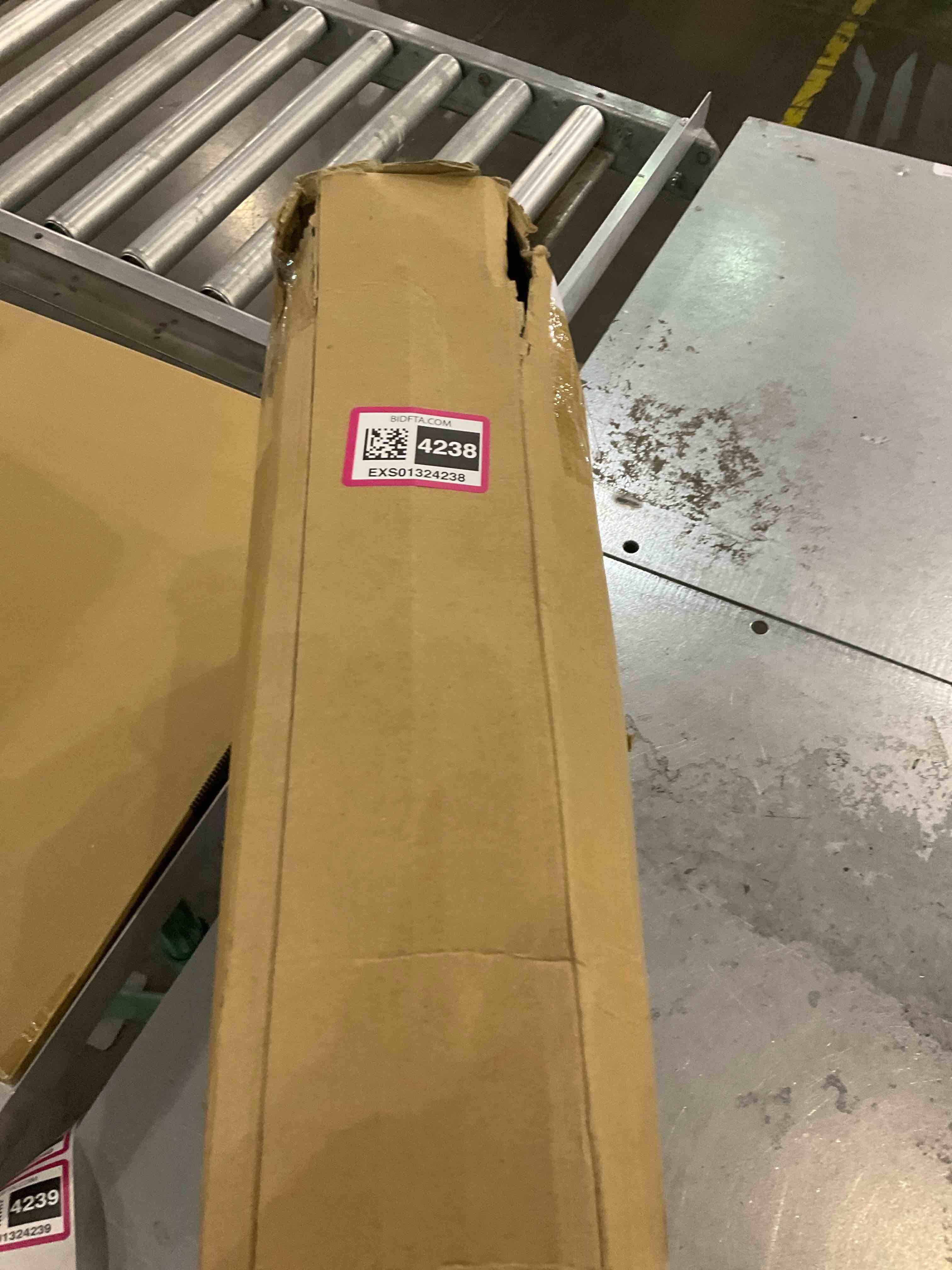 https://s3.amazonaws.com/lotting-images-prod/BargainHunt/EXS01324238_1712317336443.jpeg