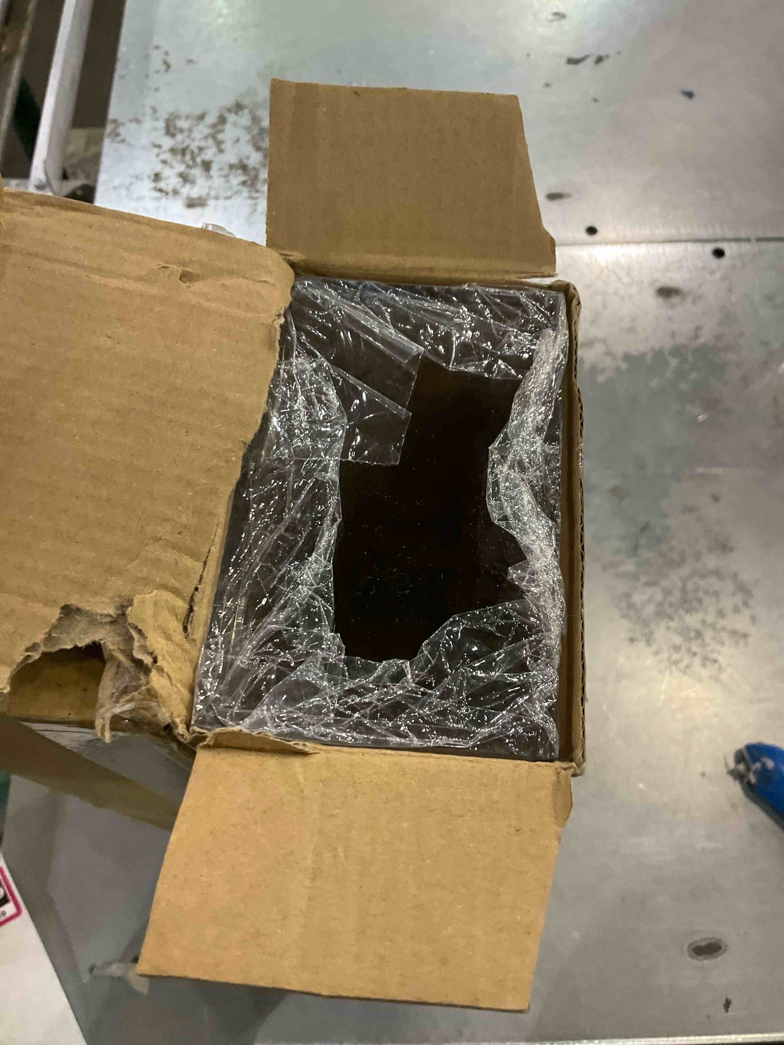 https://s3.amazonaws.com/lotting-images-prod/BargainHunt/EXS01324239_1712317451667.jpeg