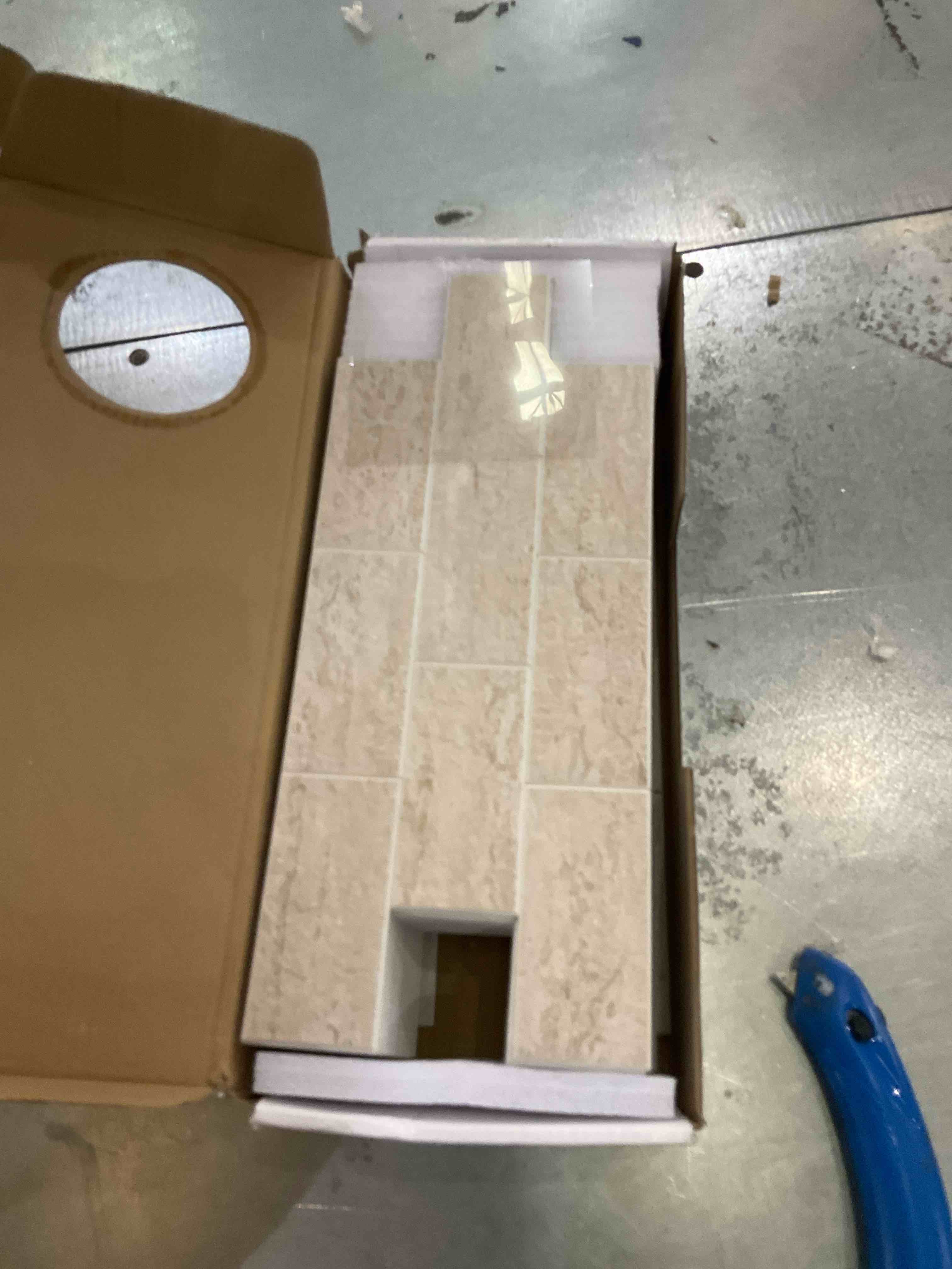https://s3.amazonaws.com/lotting-images-prod/BargainHunt/EXS01324355_1712339548651.jpeg
