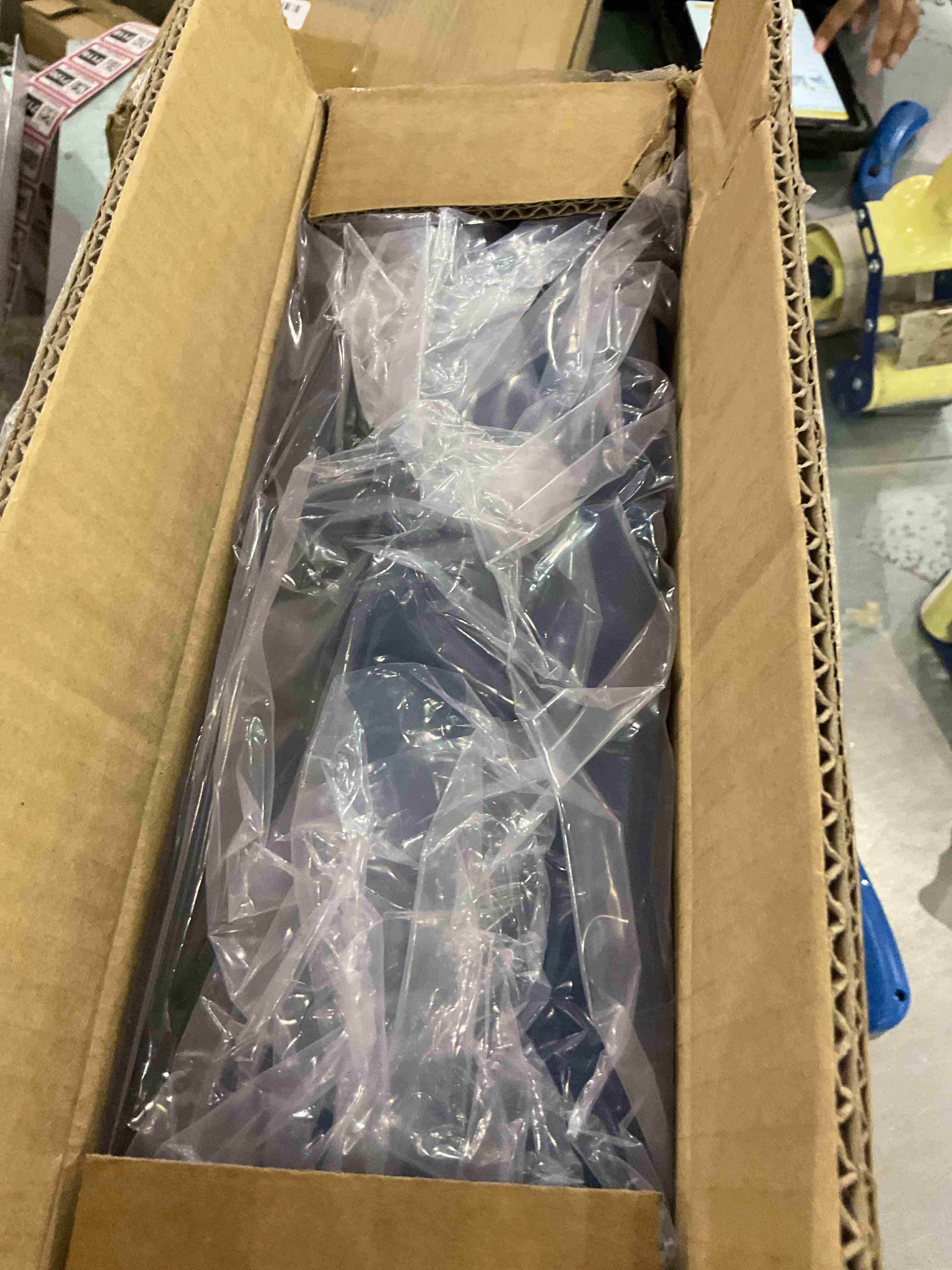 https://s3.amazonaws.com/lotting-images-prod/BargainHunt/EXS01324409_1712578844691.jpeg