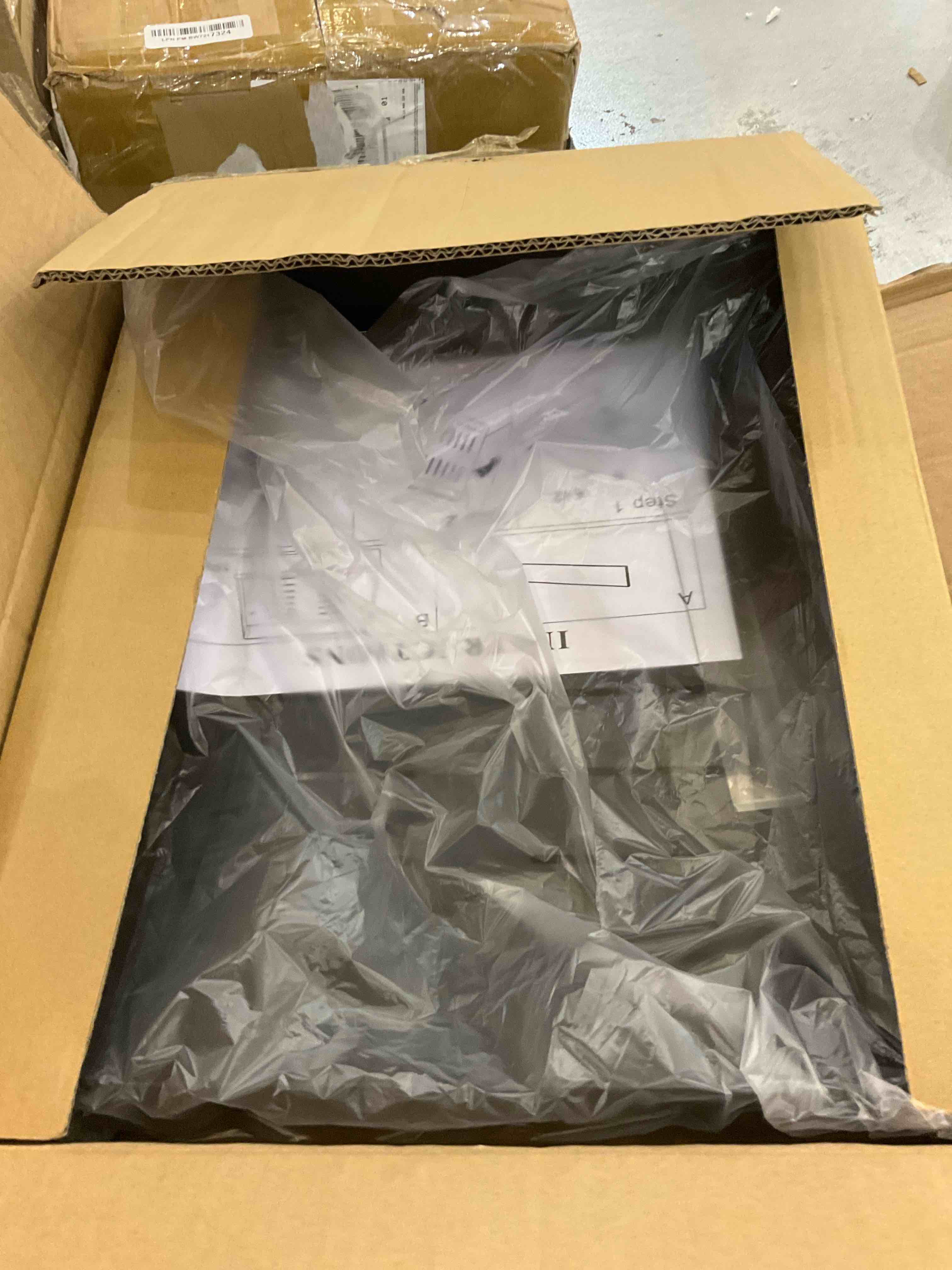 https://s3.amazonaws.com/lotting-images-prod/BargainHunt/EXS01324444_1712596784415.jpeg