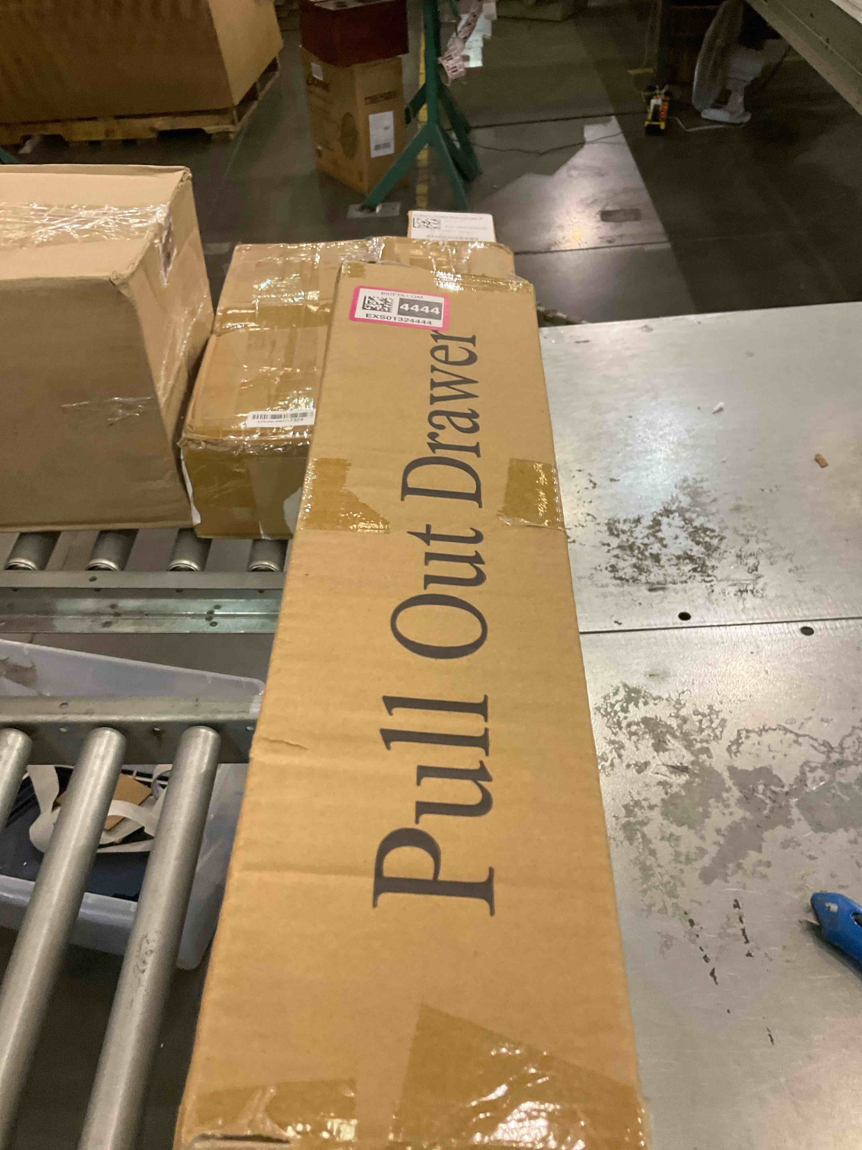 https://s3.amazonaws.com/lotting-images-prod/BargainHunt/EXS01324444_1712596831263.jpeg