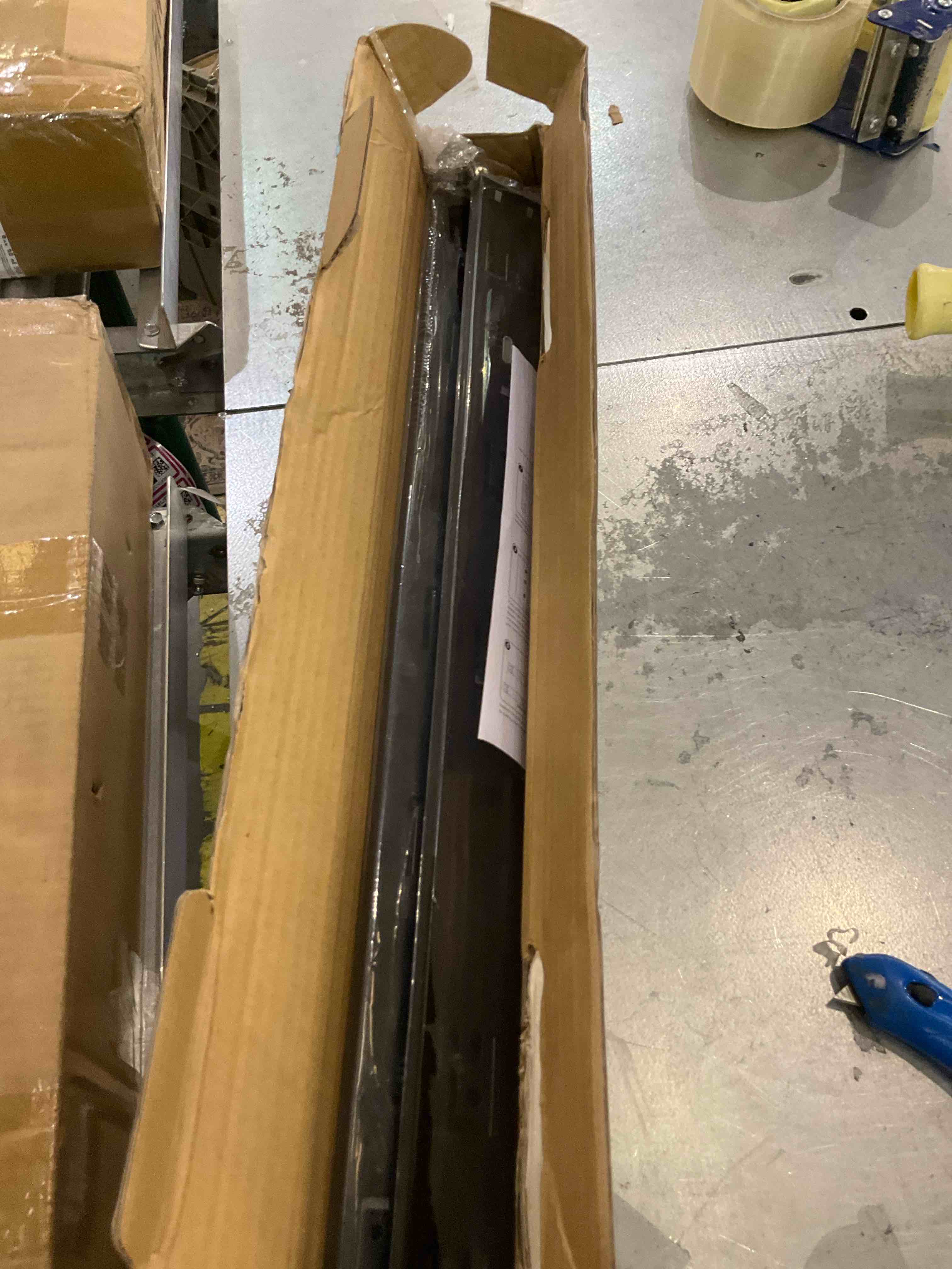 https://s3.amazonaws.com/lotting-images-prod/BargainHunt/EXS01324450_1712597868708.jpeg