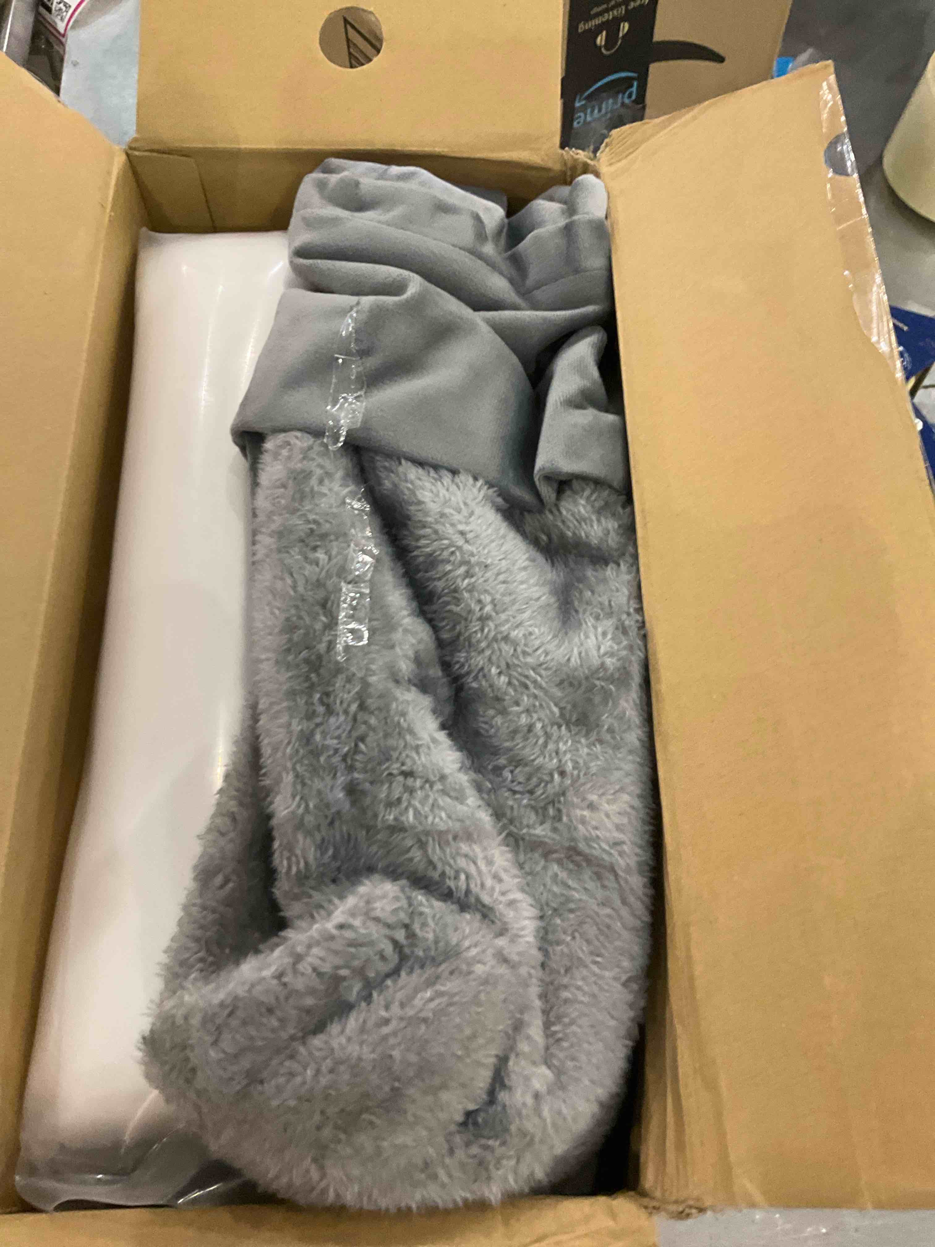 https://s3.amazonaws.com/lotting-images-prod/BargainHunt/EXS01324498_1712665628650.jpeg