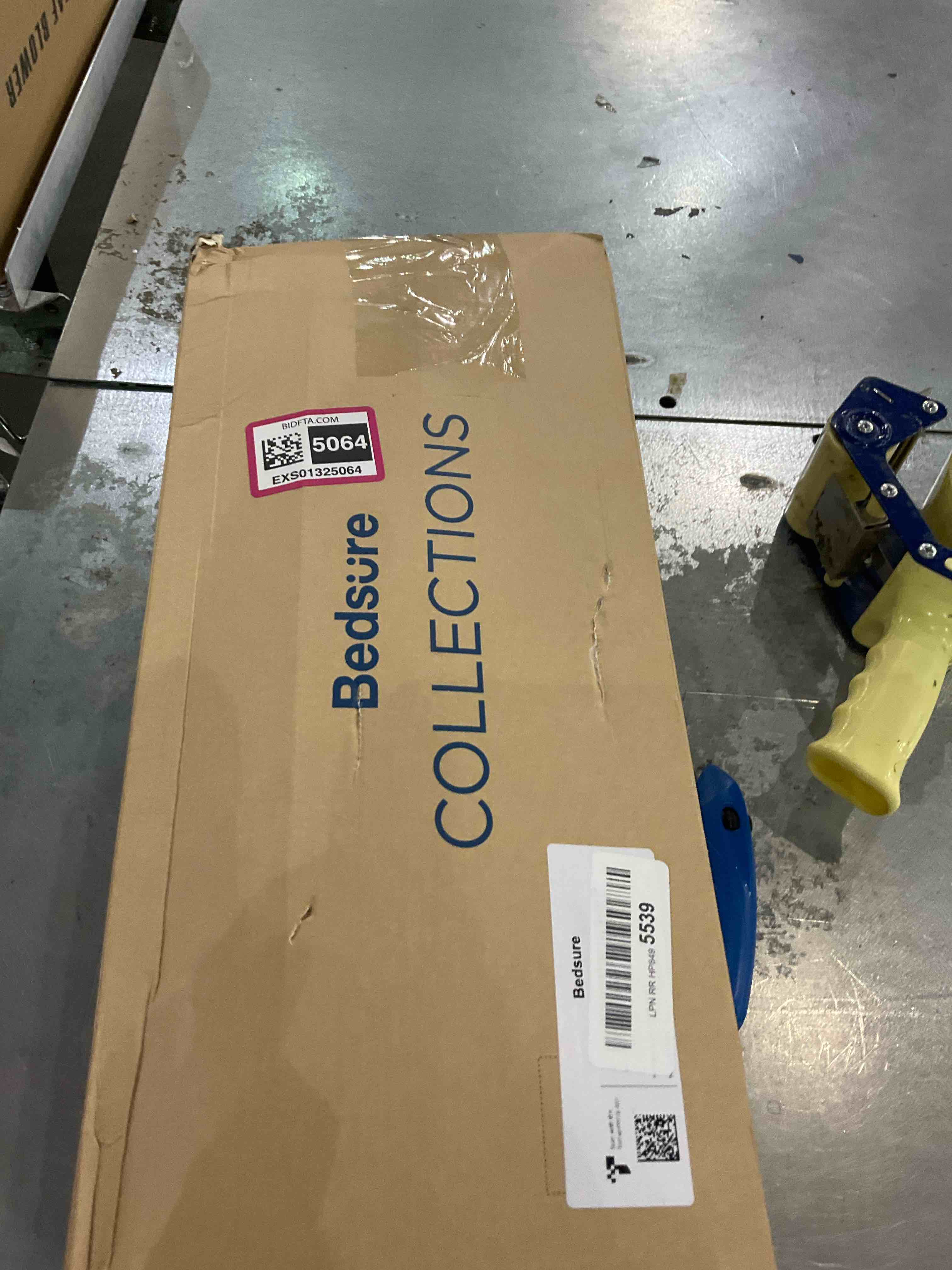 https://s3.amazonaws.com/lotting-images-prod/BargainHunt/EXS01325064_1711710917054.jpeg