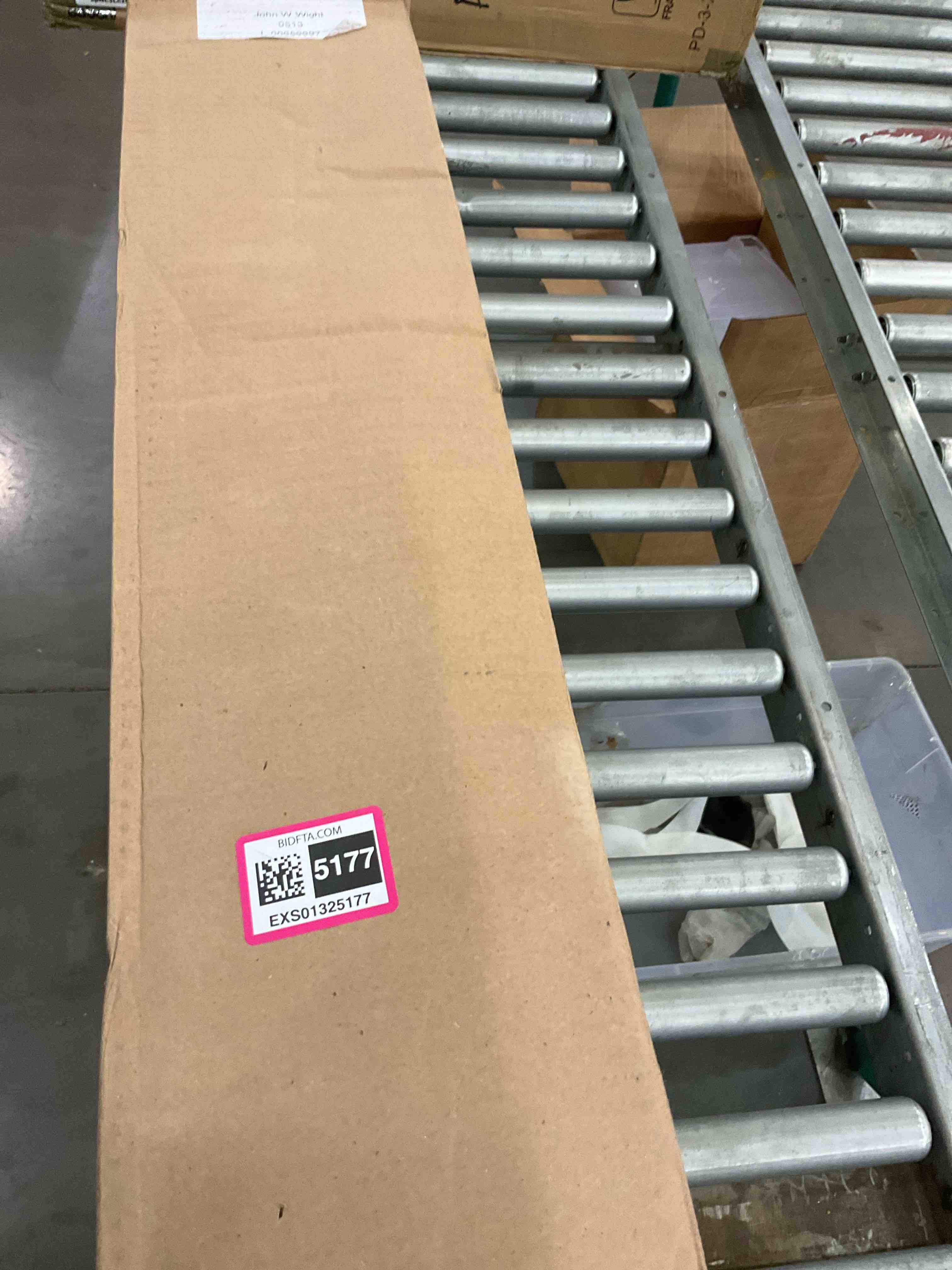 https://s3.amazonaws.com/lotting-images-prod/BargainHunt/EXS01325177_1711727303121.jpeg