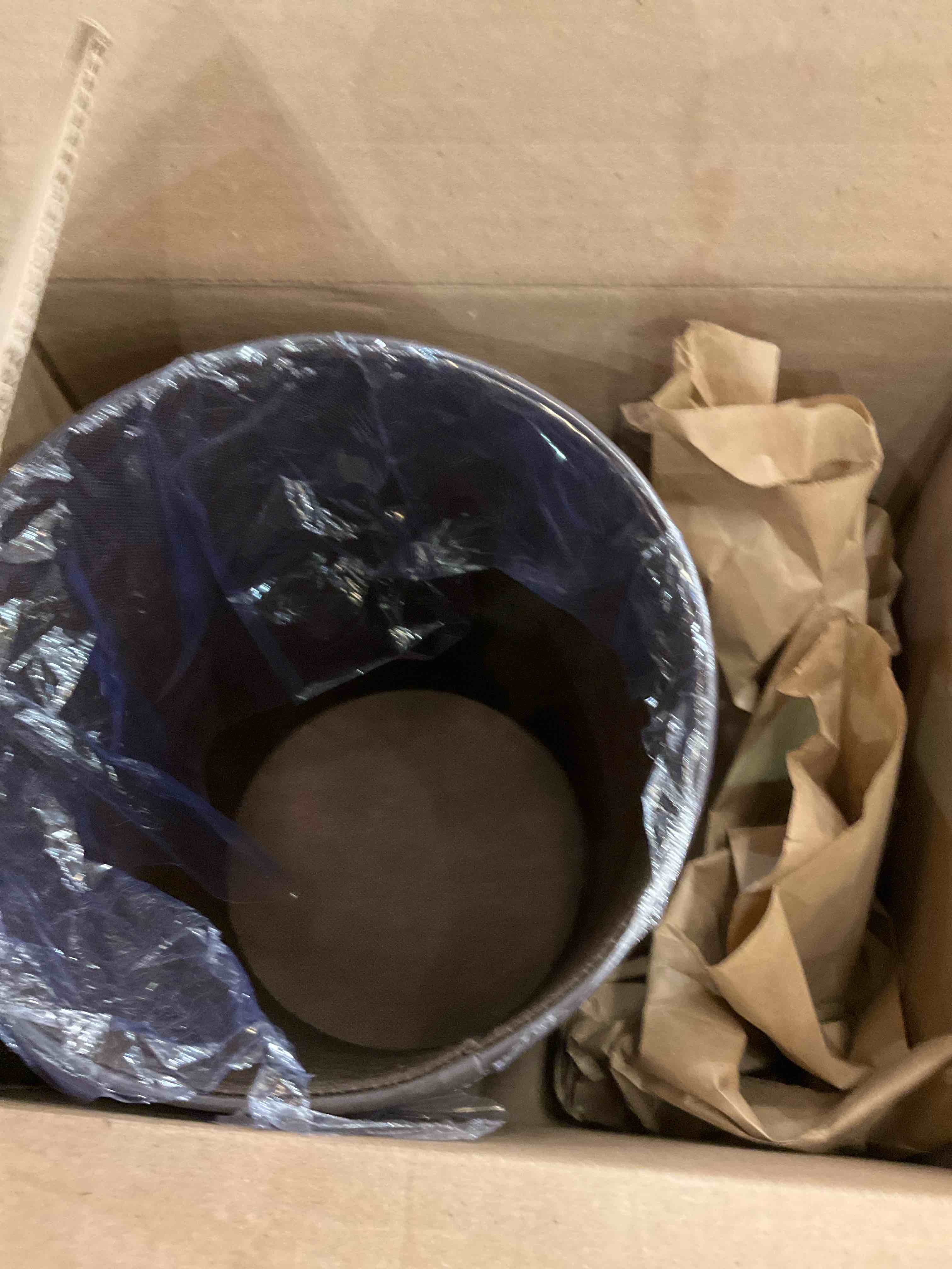 https://s3.amazonaws.com/lotting-images-prod/BargainHunt/EXS01325194_1711732900262.jpeg