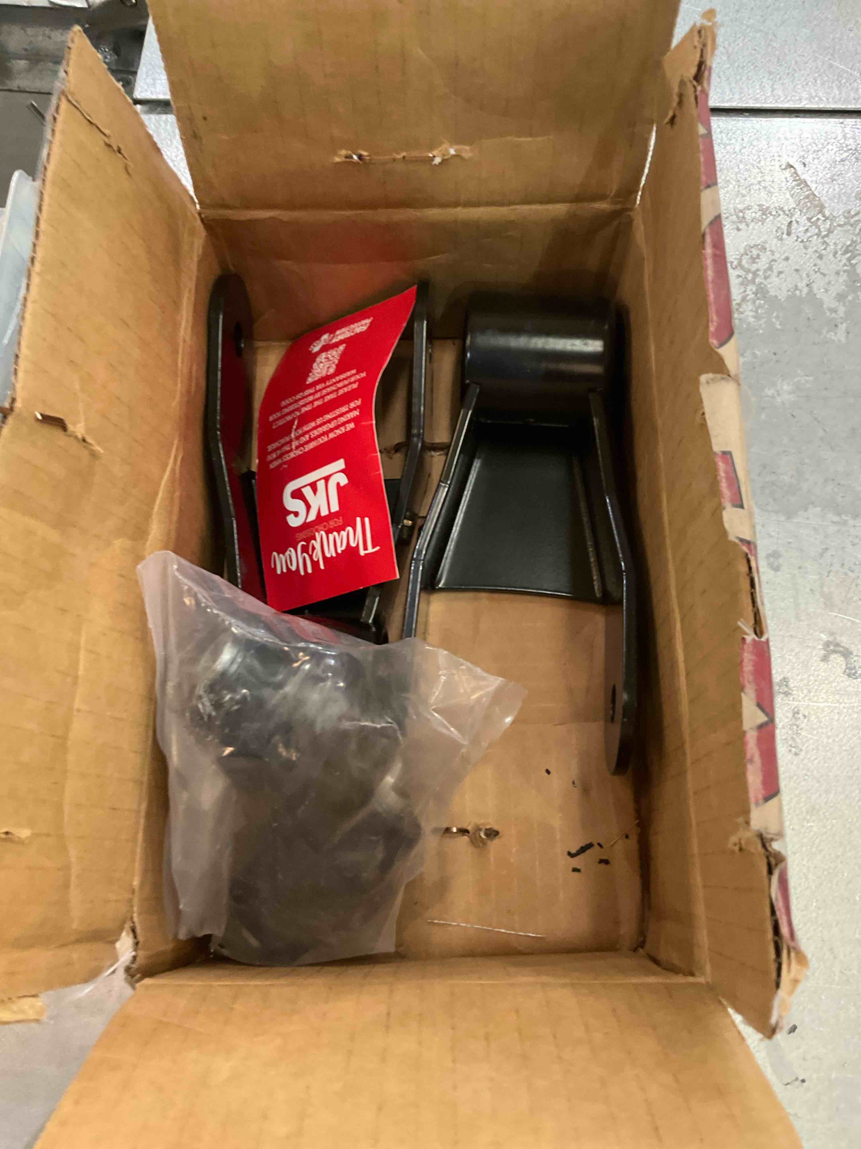 https://s3.amazonaws.com/lotting-images-prod/BargainHunt/EXS01325225_1711738416072.jpeg