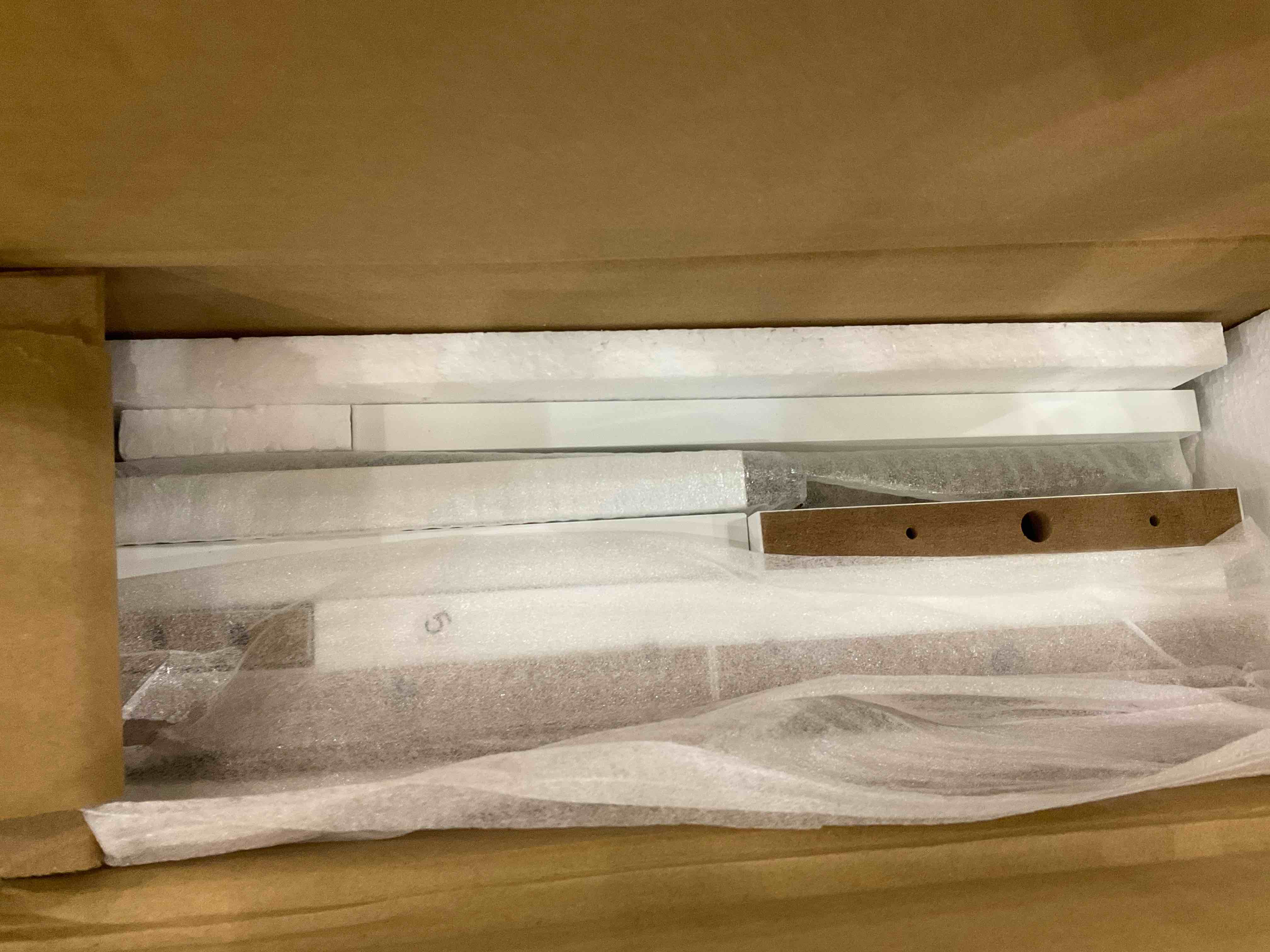 https://s3.amazonaws.com/lotting-images-prod/BargainHunt/EXS01325673_1712251248464.jpeg