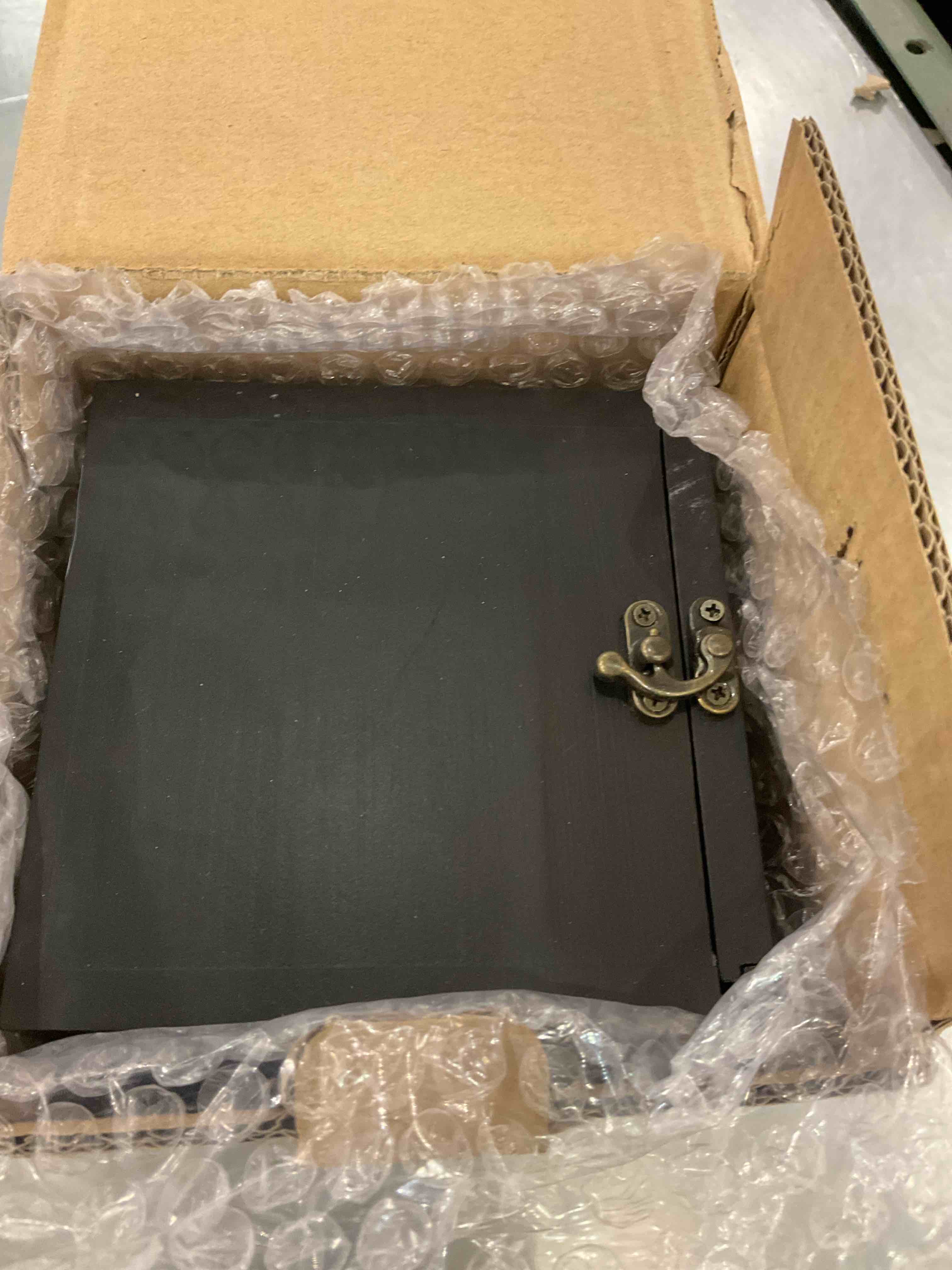 https://s3.amazonaws.com/lotting-images-prod/BargainHunt/EXS01325768_1712324360519.jpeg