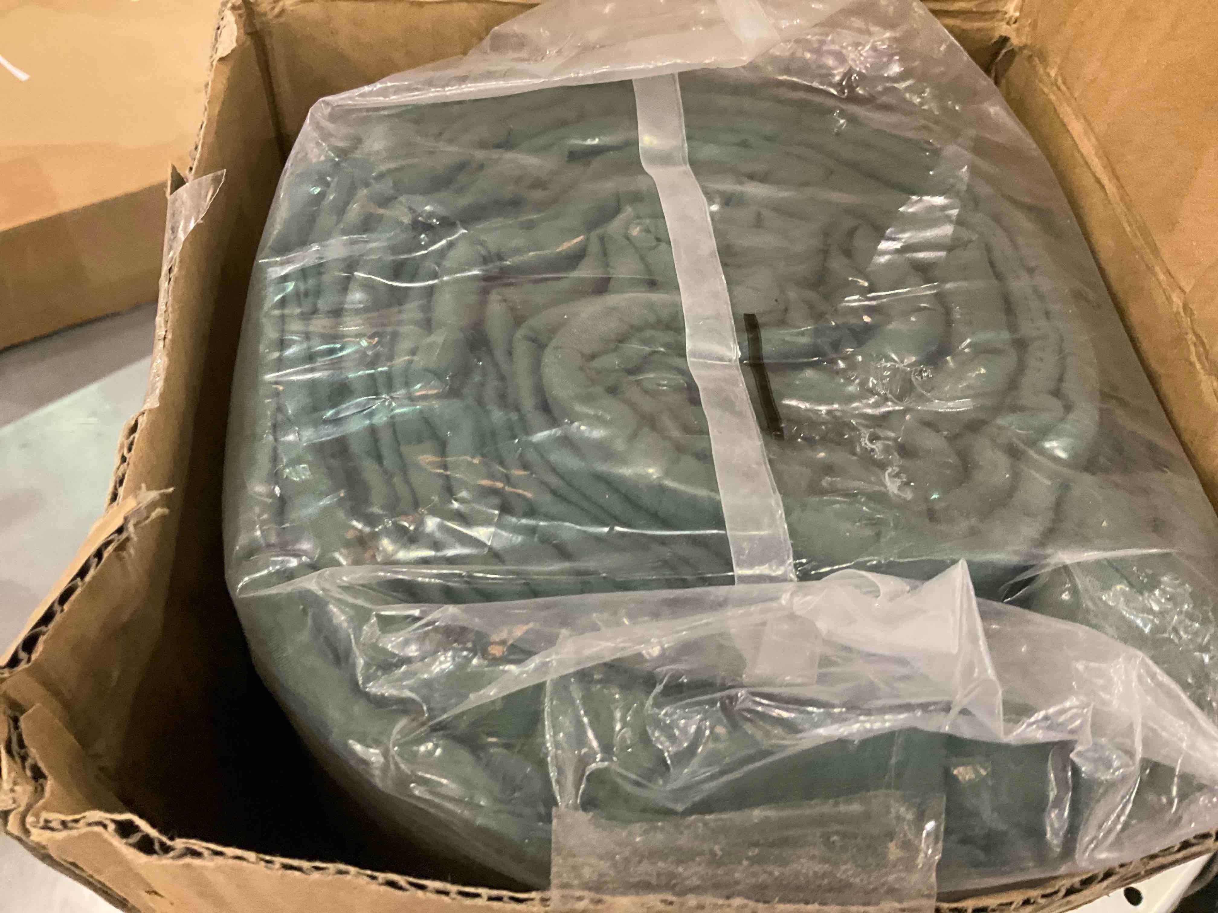 https://s3.amazonaws.com/lotting-images-prod/BargainHunt/EXS01325920_1712590064936.jpeg