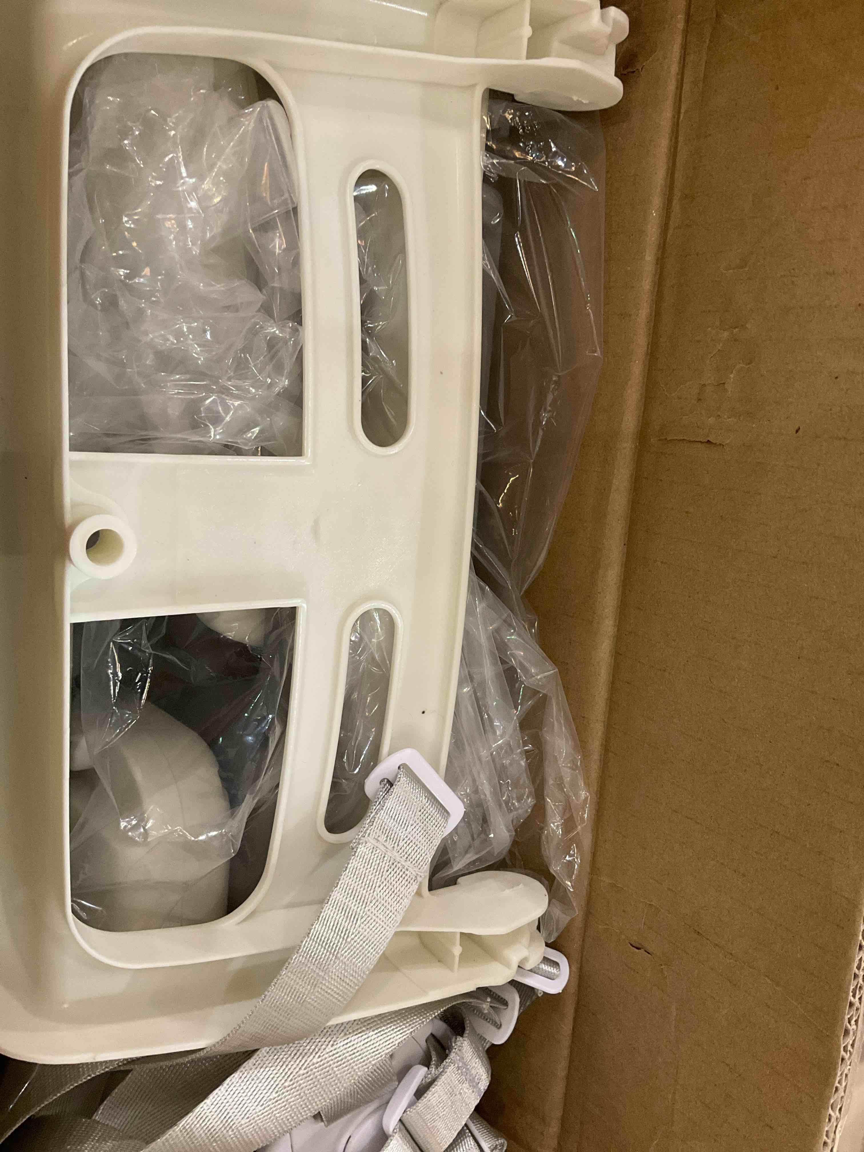 https://s3.amazonaws.com/lotting-images-prod/BargainHunt/EXS01326059_1711734505166.jpeg