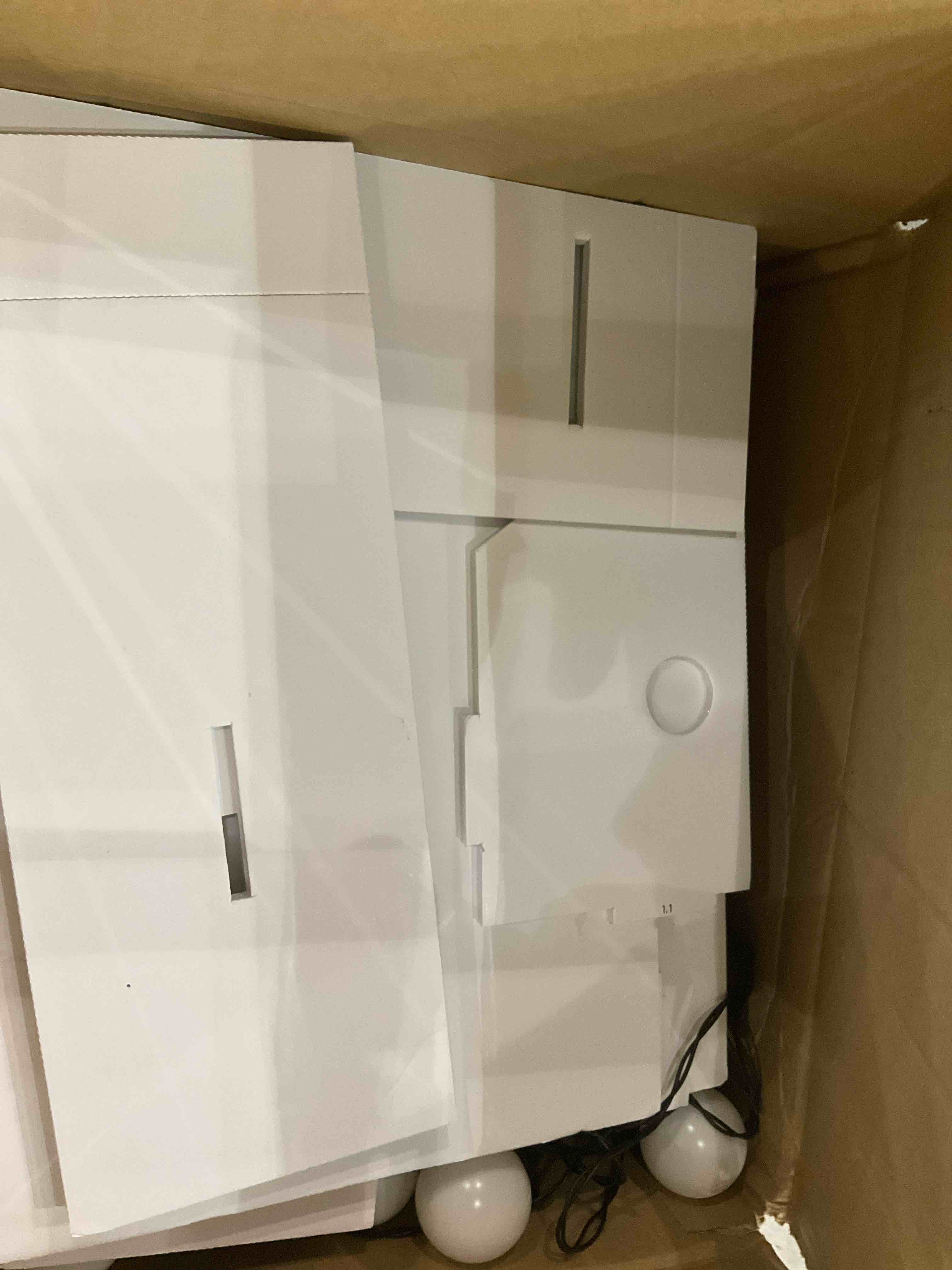 https://s3.amazonaws.com/lotting-images-prod/BargainHunt/EXS01326108_1712067294542.jpeg