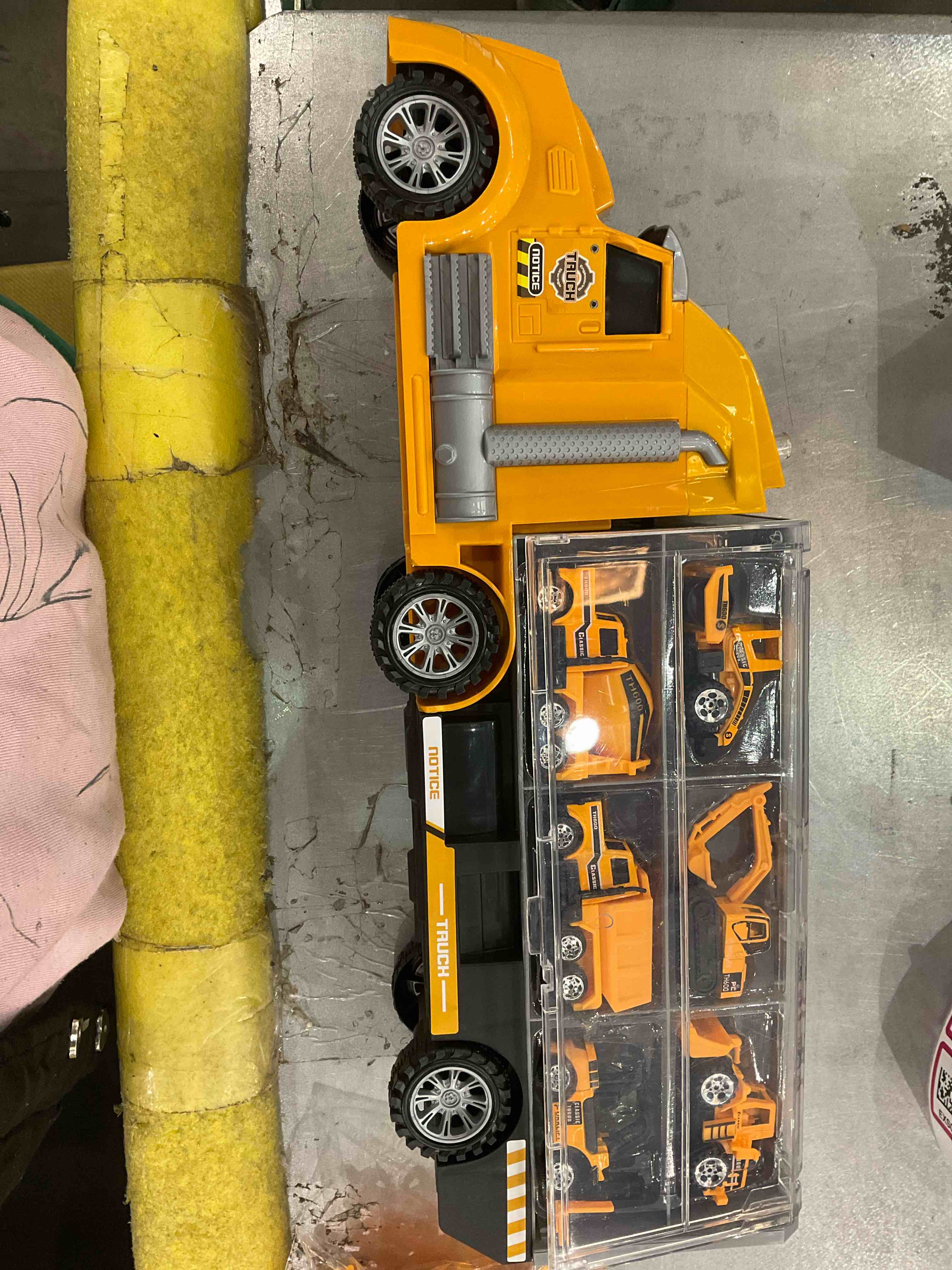 https://s3.amazonaws.com/lotting-images-prod/BargainHunt/EXS01326284_1712252240877.jpeg