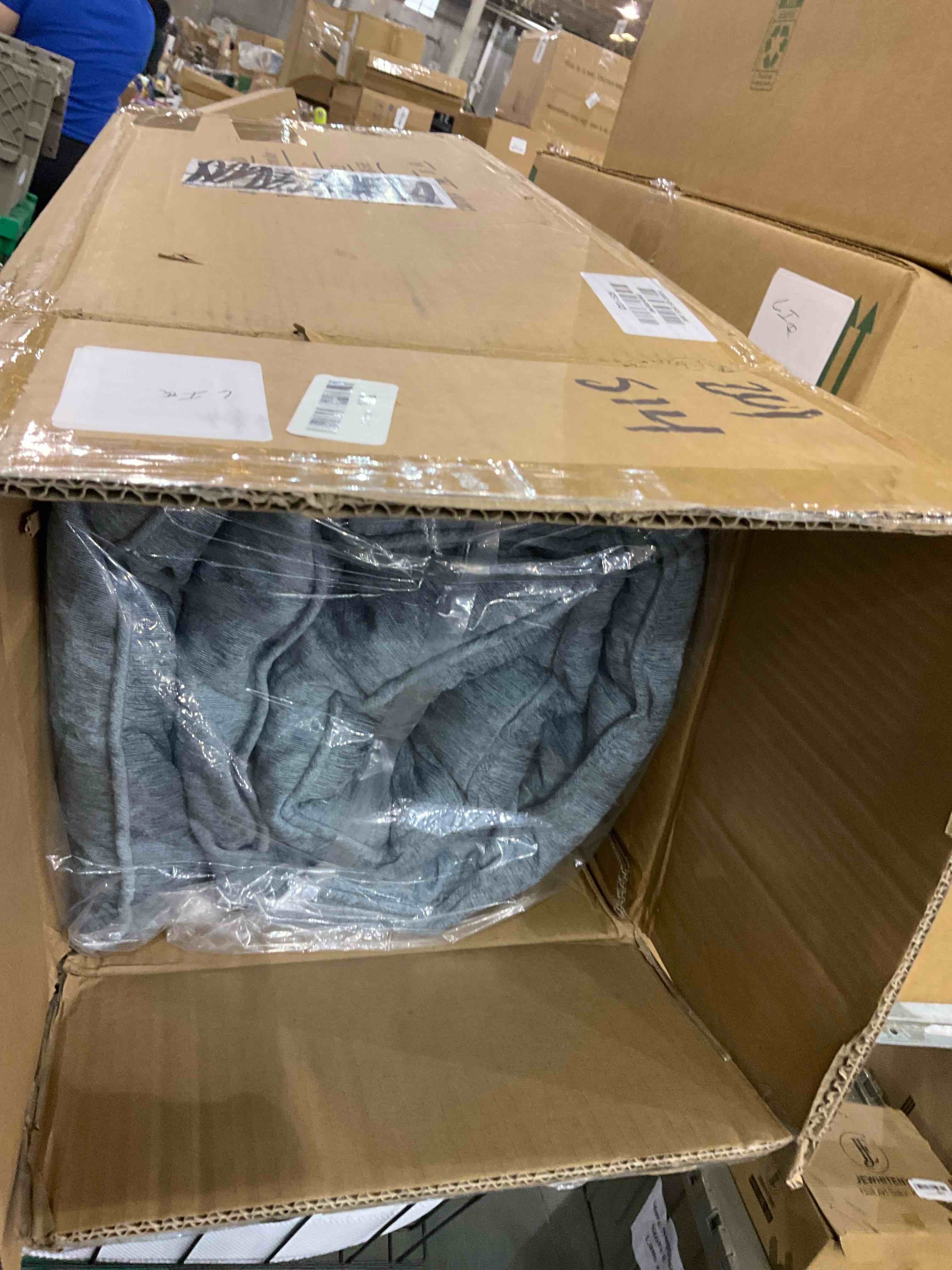 https://s3.amazonaws.com/lotting-images-prod/BargainHunt/EXS01327057_1712069780945.jpeg
