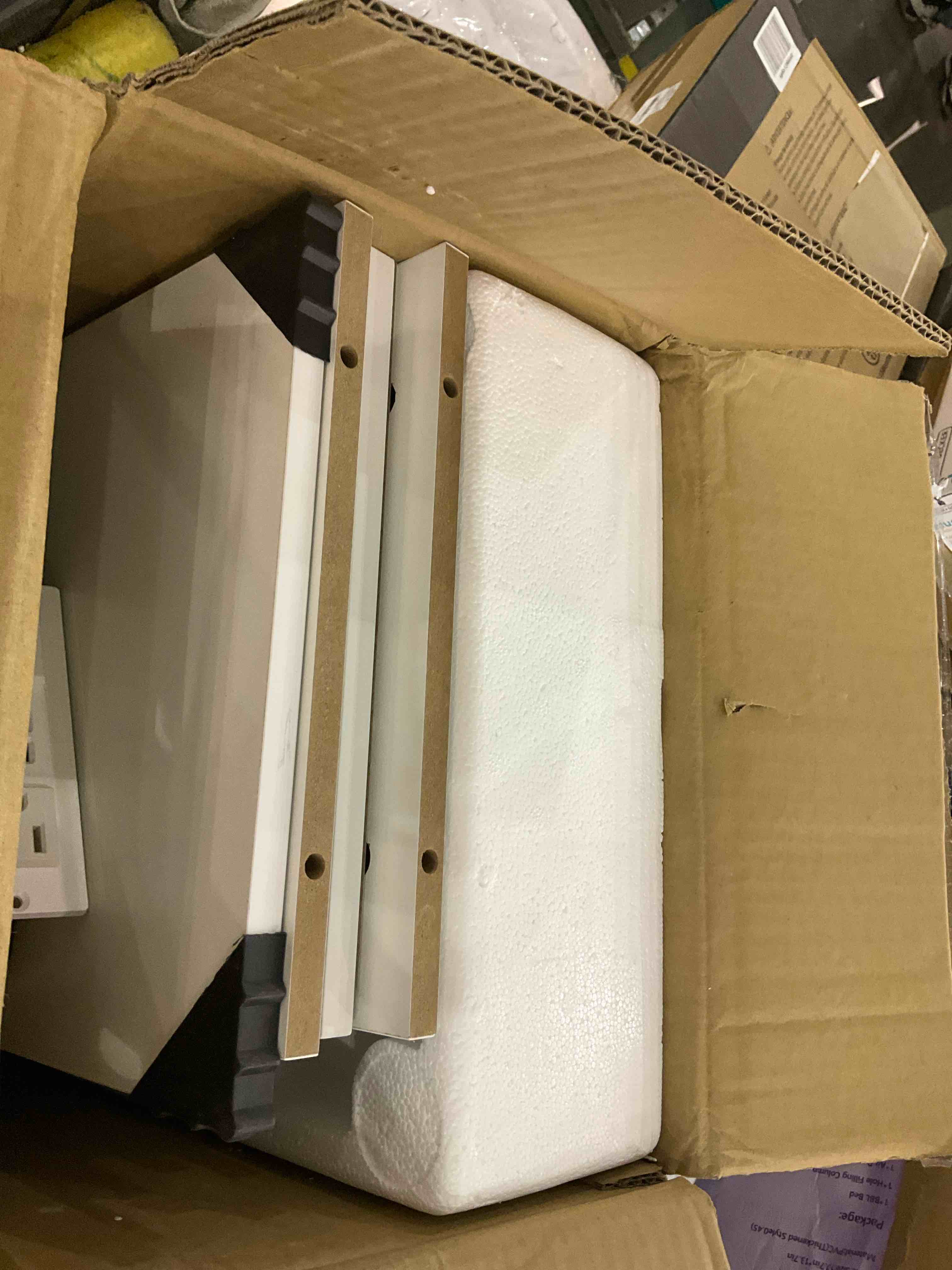 https://s3.amazonaws.com/lotting-images-prod/BargainHunt/EXS01327082_1712072136946.jpeg
