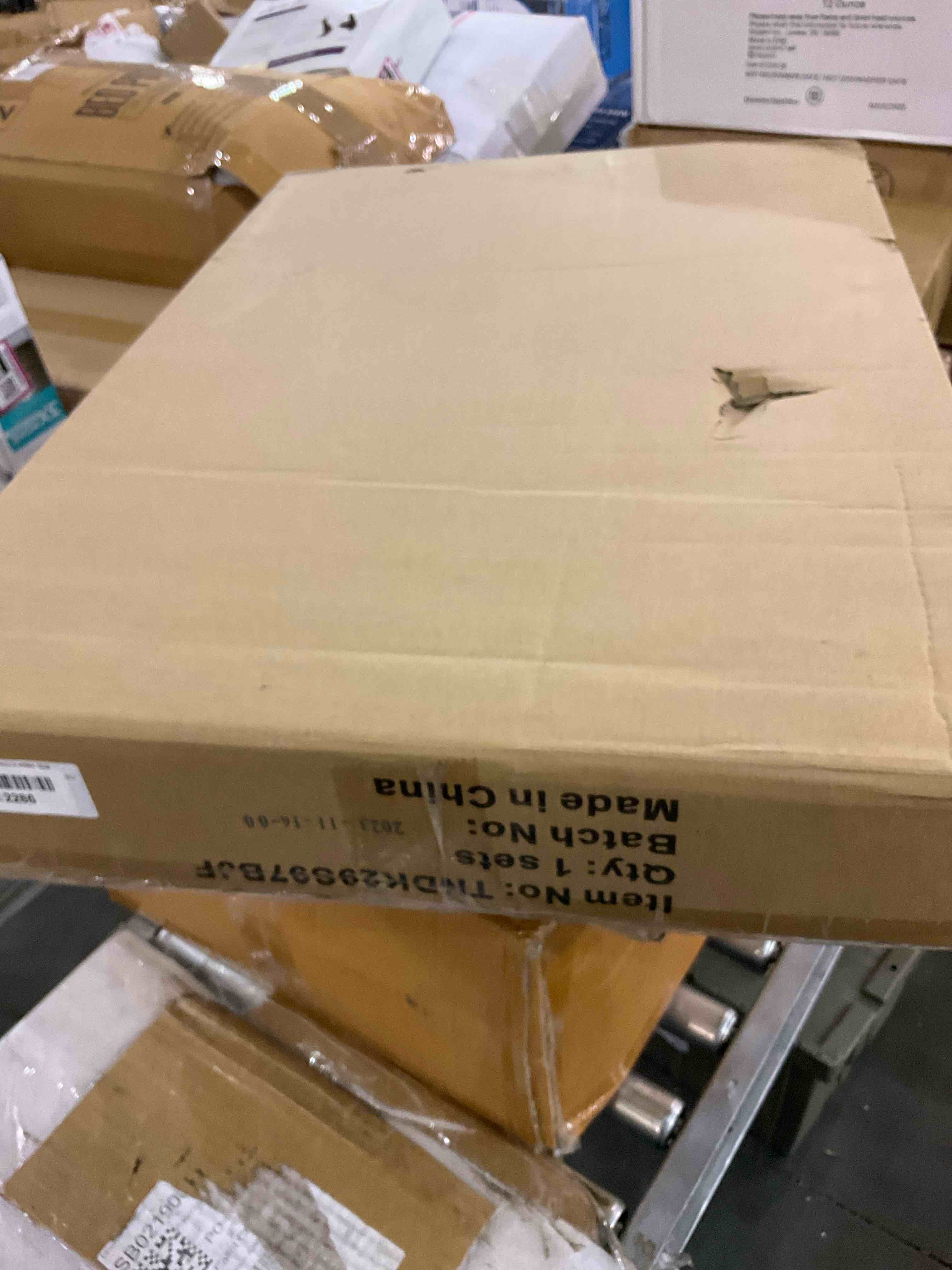 https://s3.amazonaws.com/lotting-images-prod/BargainHunt/EXS01327098_1712077383794.jpeg