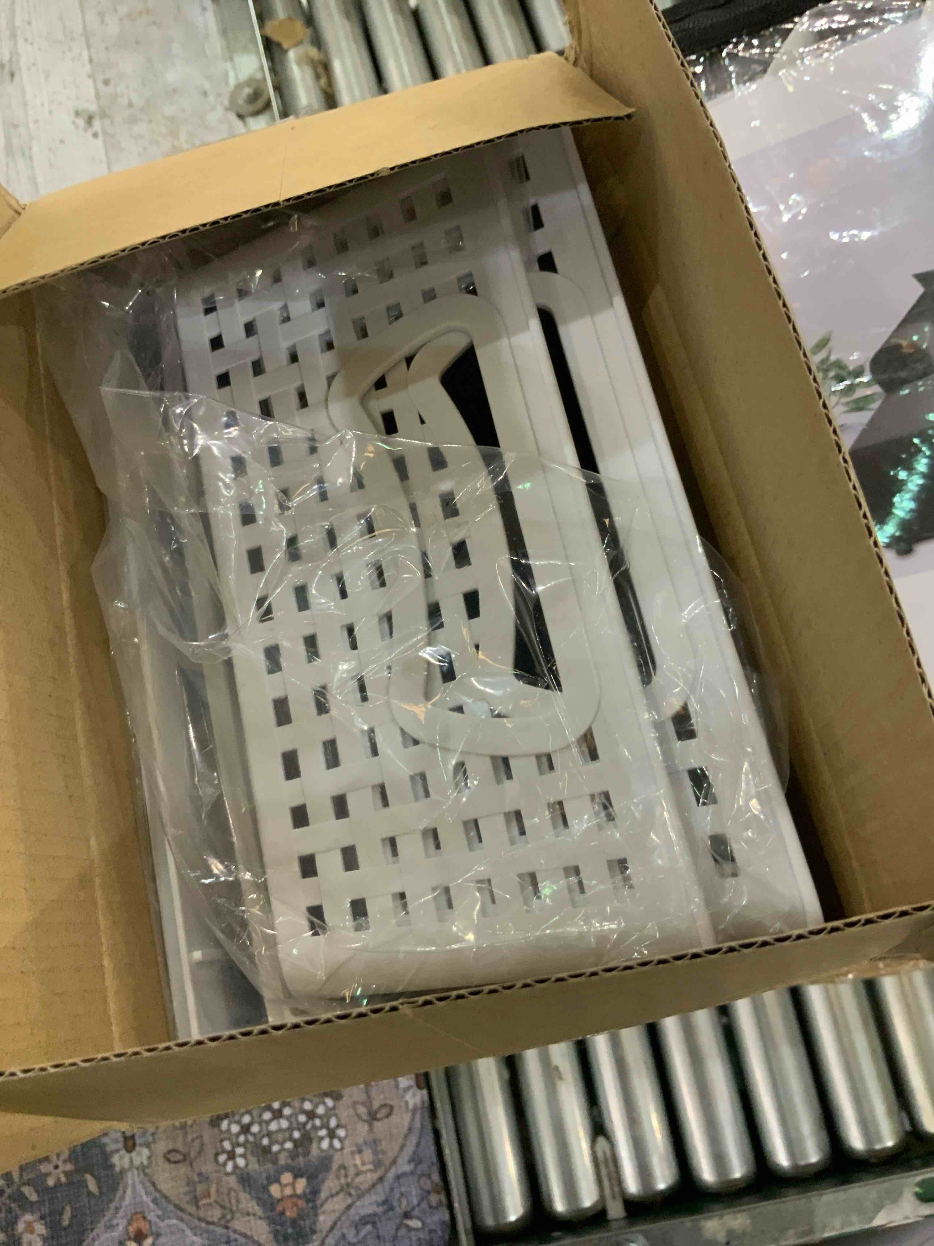 https://s3.amazonaws.com/lotting-images-prod/BargainHunt/EXS01327563_1711719632756.jpeg