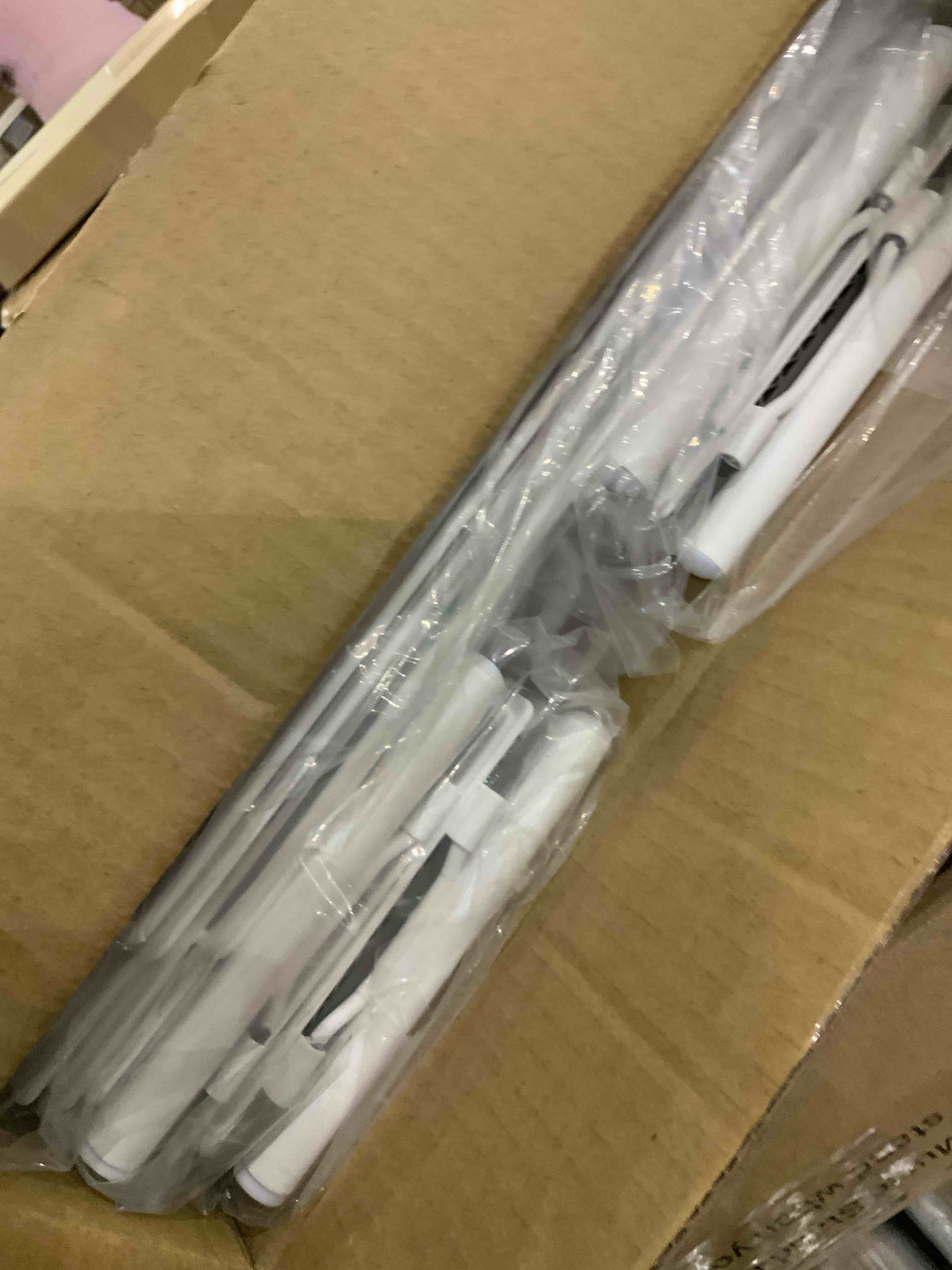 https://s3.amazonaws.com/lotting-images-prod/BargainHunt/EXS01327953_1712065649424.jpeg