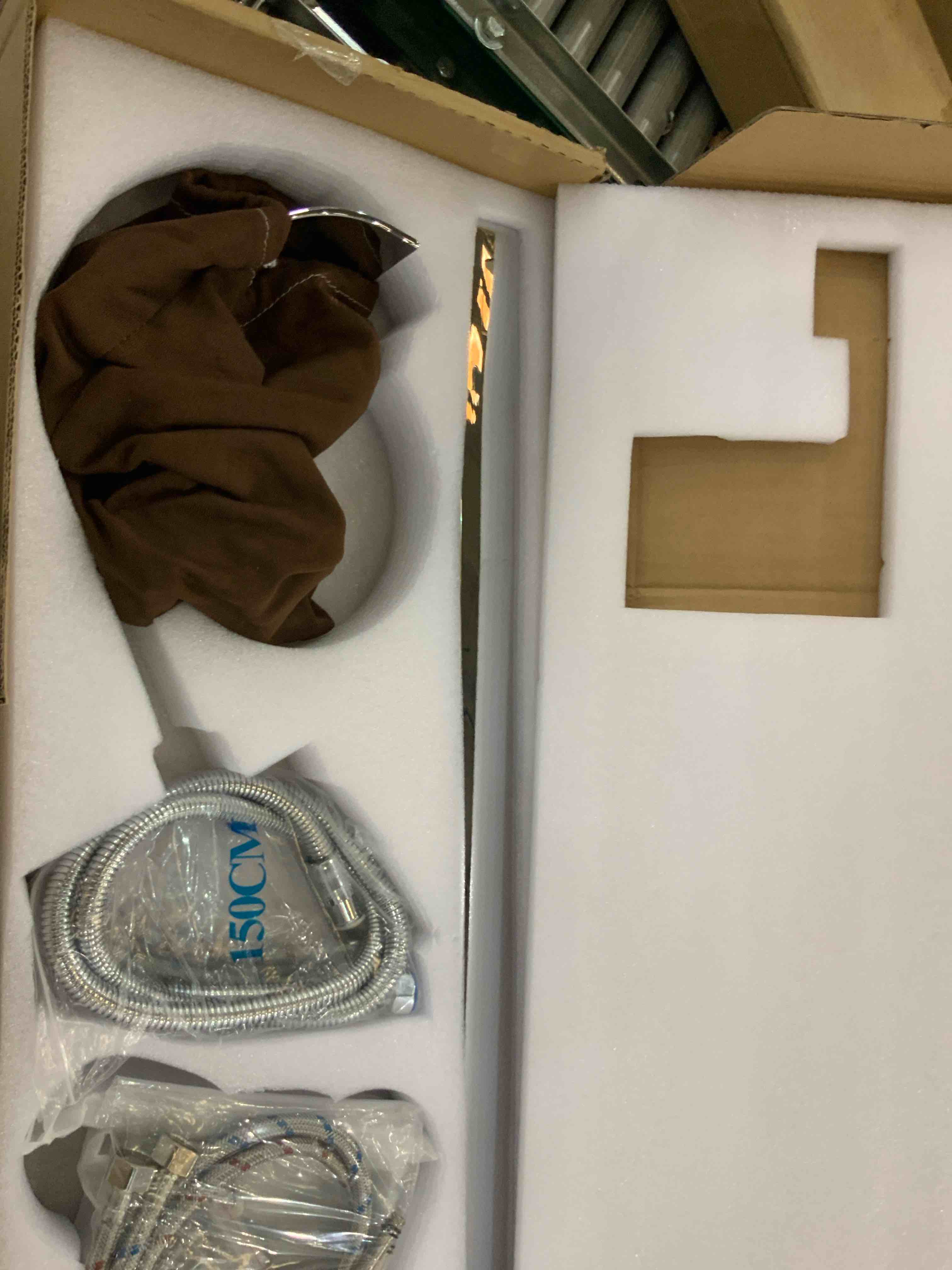 https://s3.amazonaws.com/lotting-images-prod/BargainHunt/EXS01328152_1712157461770.jpeg