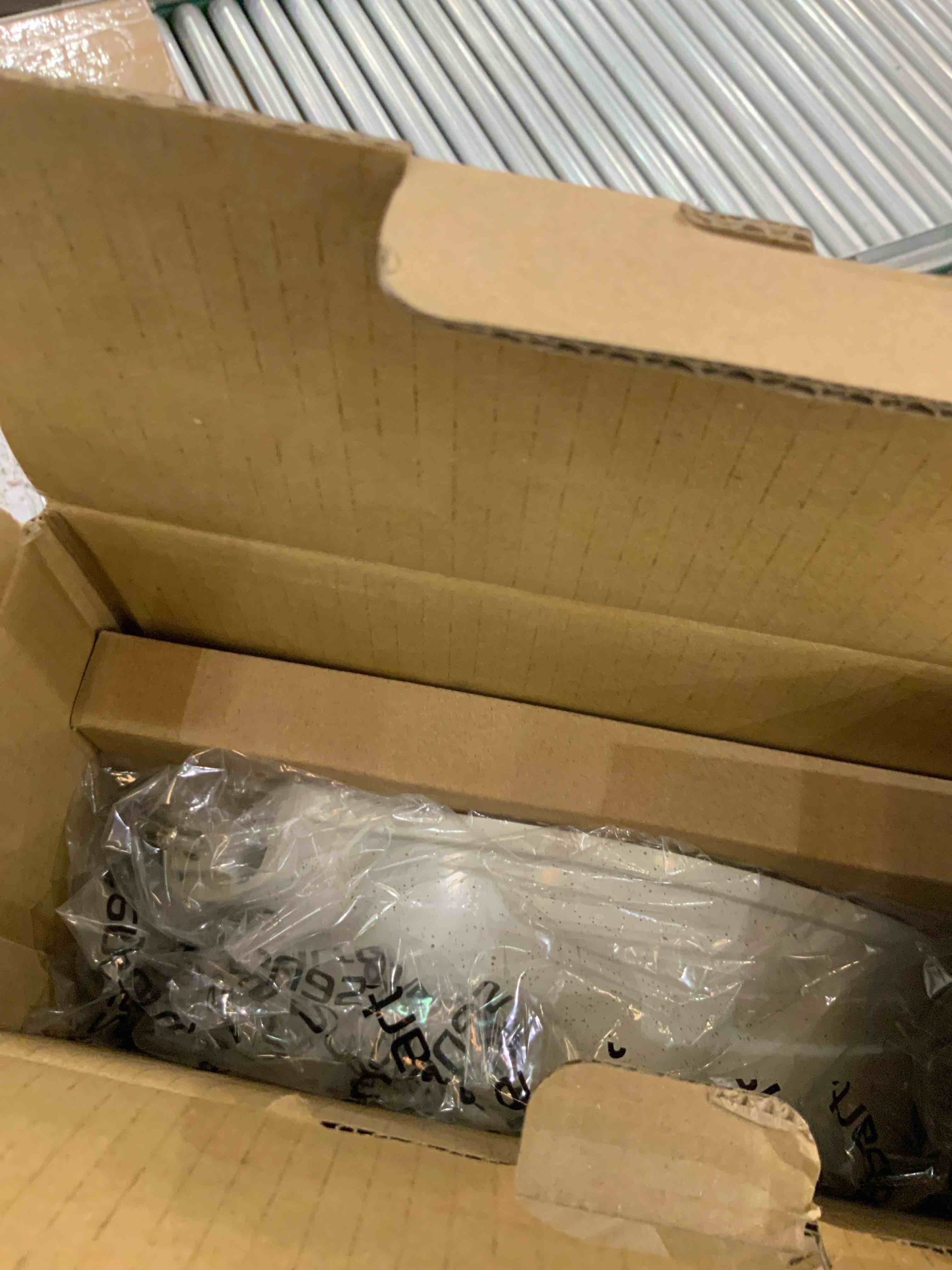 https://s3.amazonaws.com/lotting-images-prod/BargainHunt/EXS01328488_1712326405918.jpeg