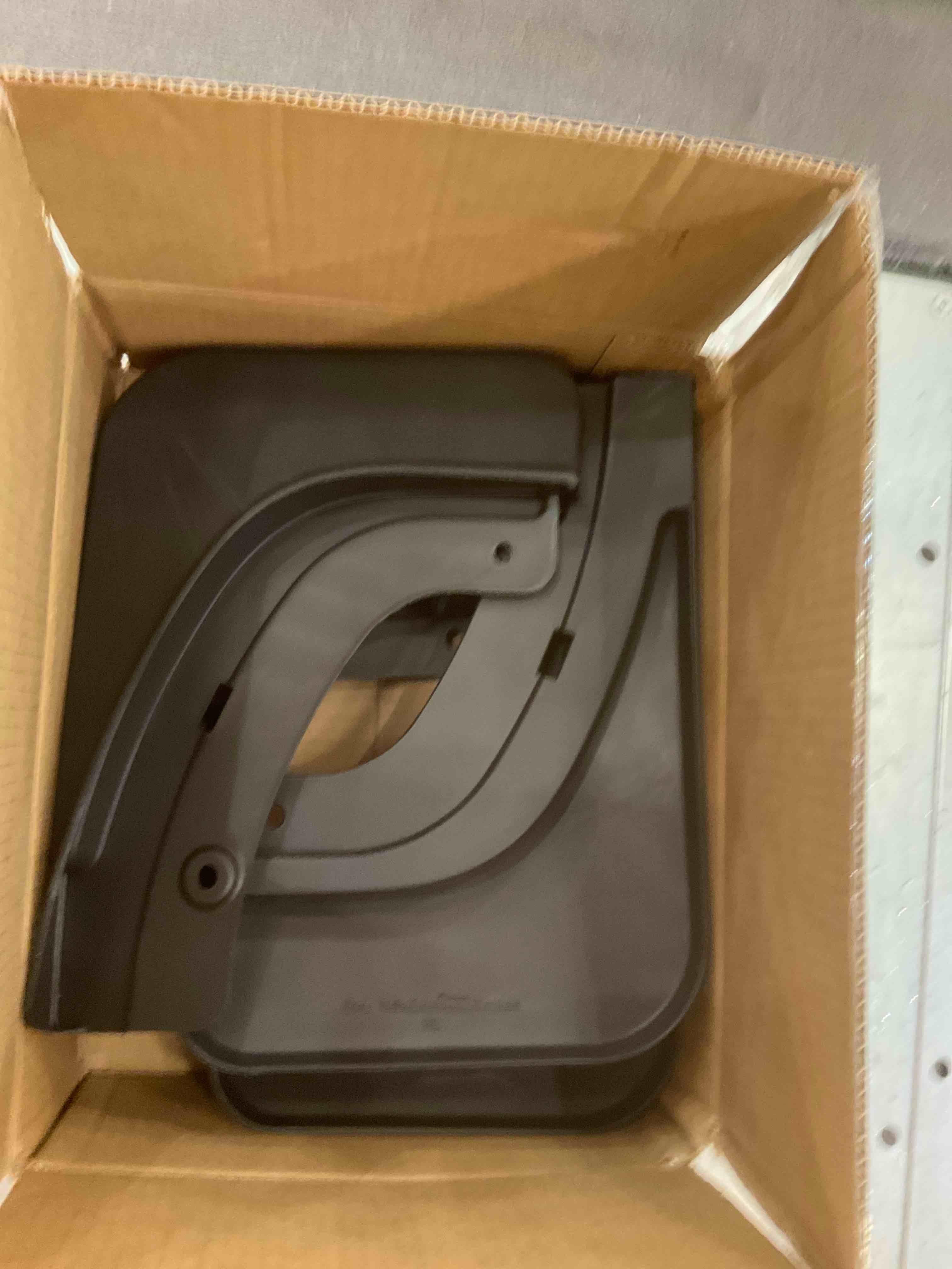 https://s3.amazonaws.com/lotting-images-prod/BargainHunt/EXS01328546_1711565159398.jpeg