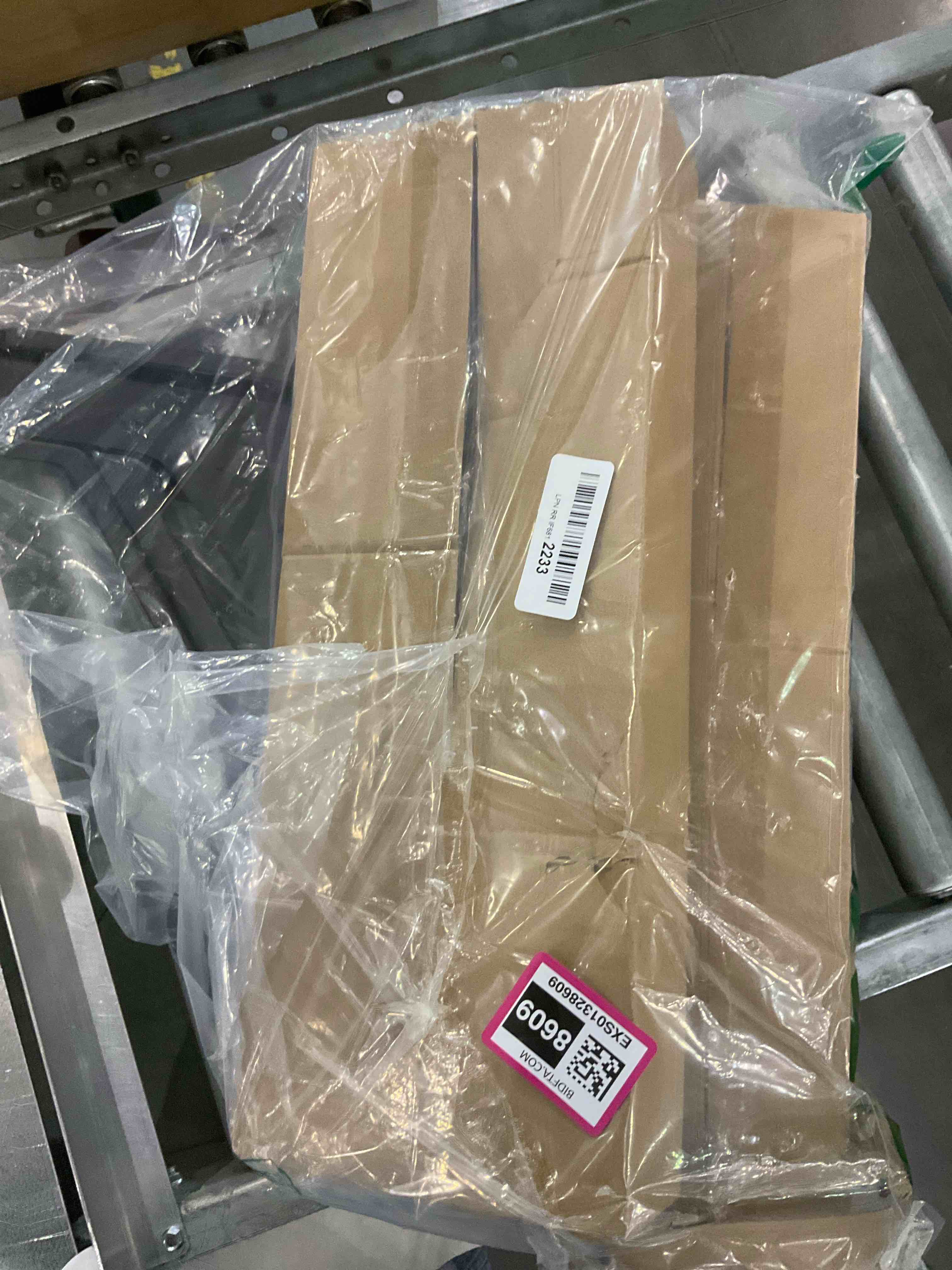 https://s3.amazonaws.com/lotting-images-prod/BargainHunt/EXS01328609_1711628807852.jpeg