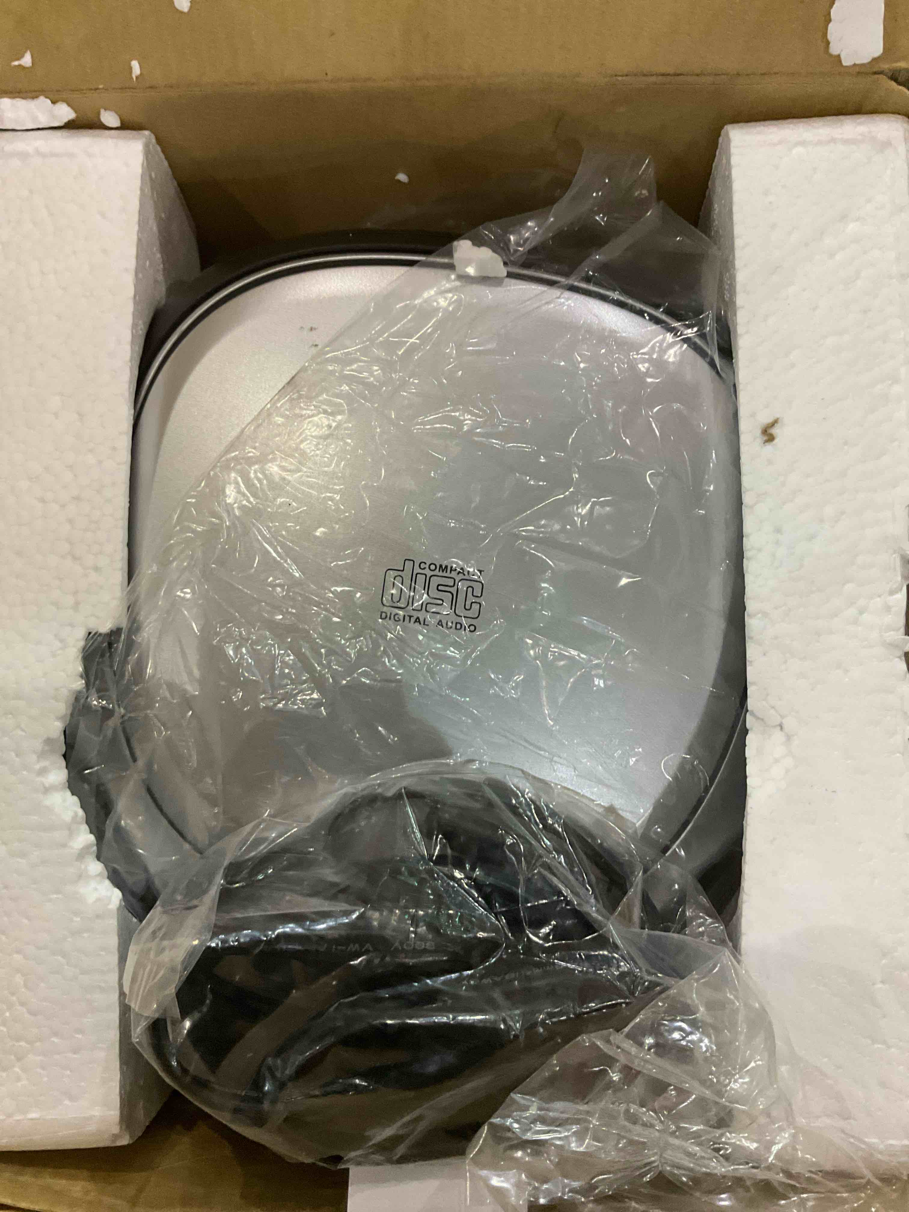 https://s3.amazonaws.com/lotting-images-prod/BargainHunt/EXS01328612_1711628988634.jpeg