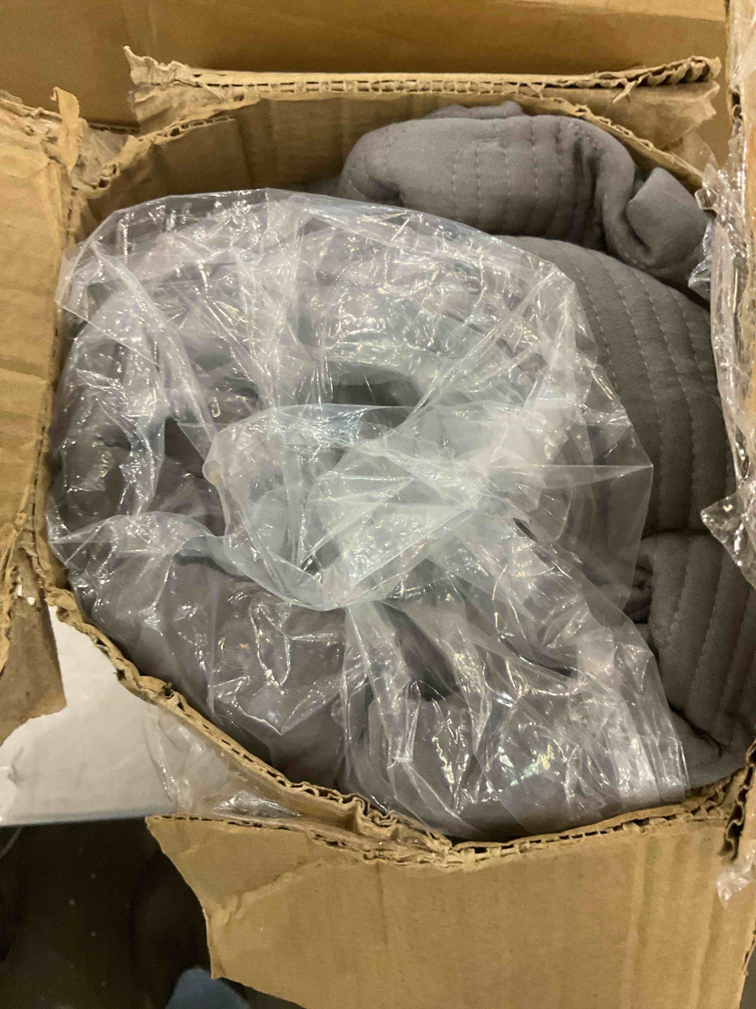 https://s3.amazonaws.com/lotting-images-prod/BargainHunt/EXS01328639_1711632791469.jpeg