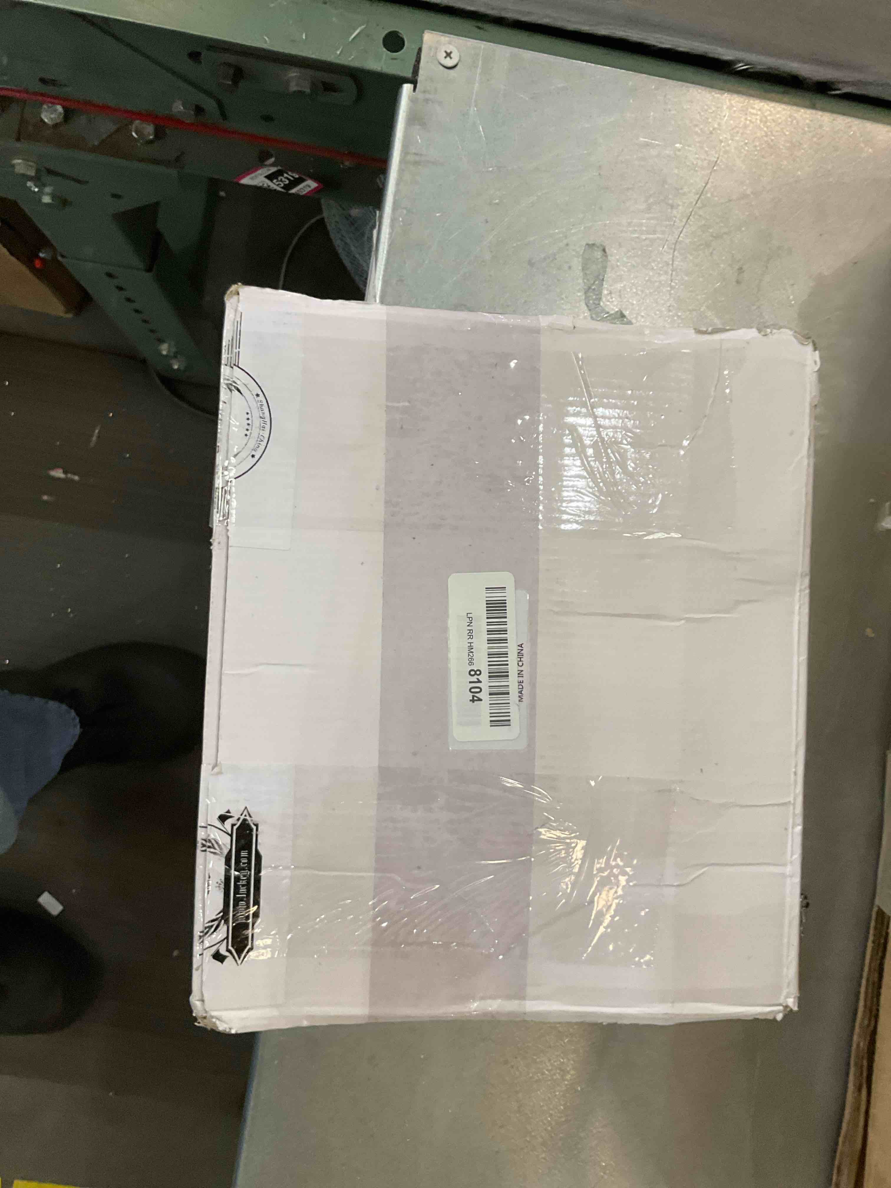 https://s3.amazonaws.com/lotting-images-prod/BargainHunt/EXS01328707_1711638550529.jpeg
