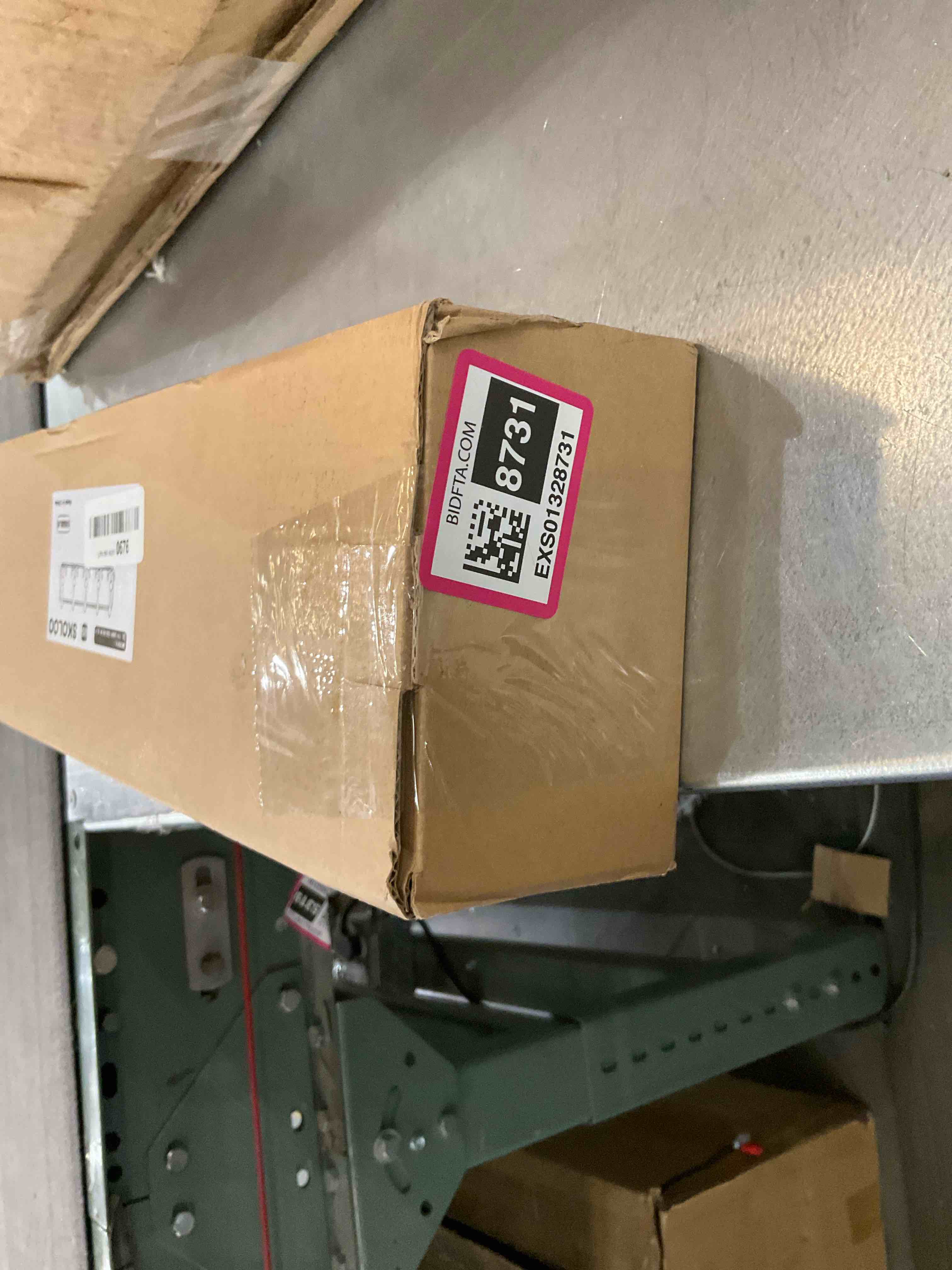 https://s3.amazonaws.com/lotting-images-prod/BargainHunt/EXS01328731_1711640126518.jpeg