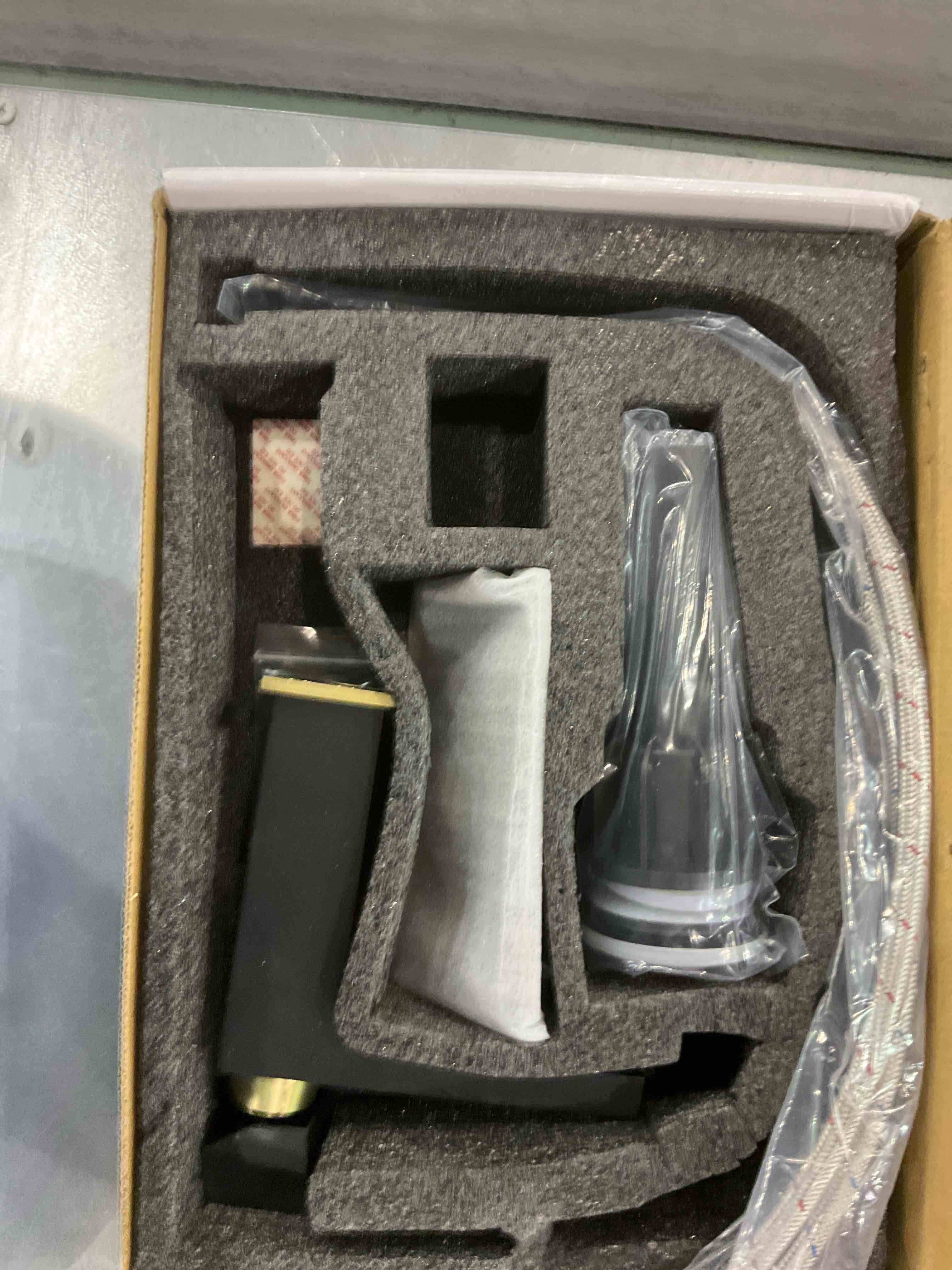 https://s3.amazonaws.com/lotting-images-prod/BargainHunt/EXS01328845_1711710882701.jpeg