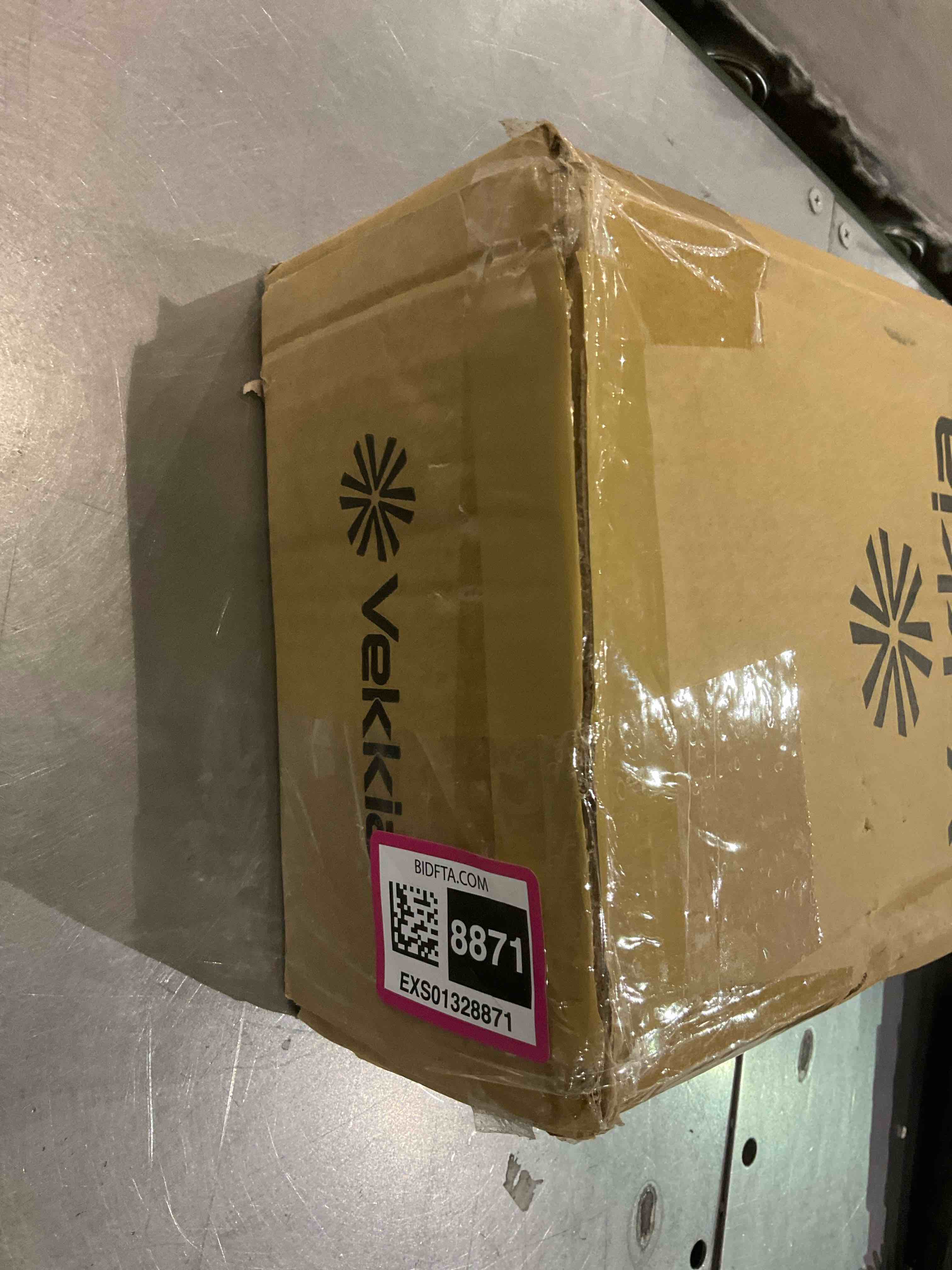 https://s3.amazonaws.com/lotting-images-prod/BargainHunt/EXS01328871_1711713666646.jpeg