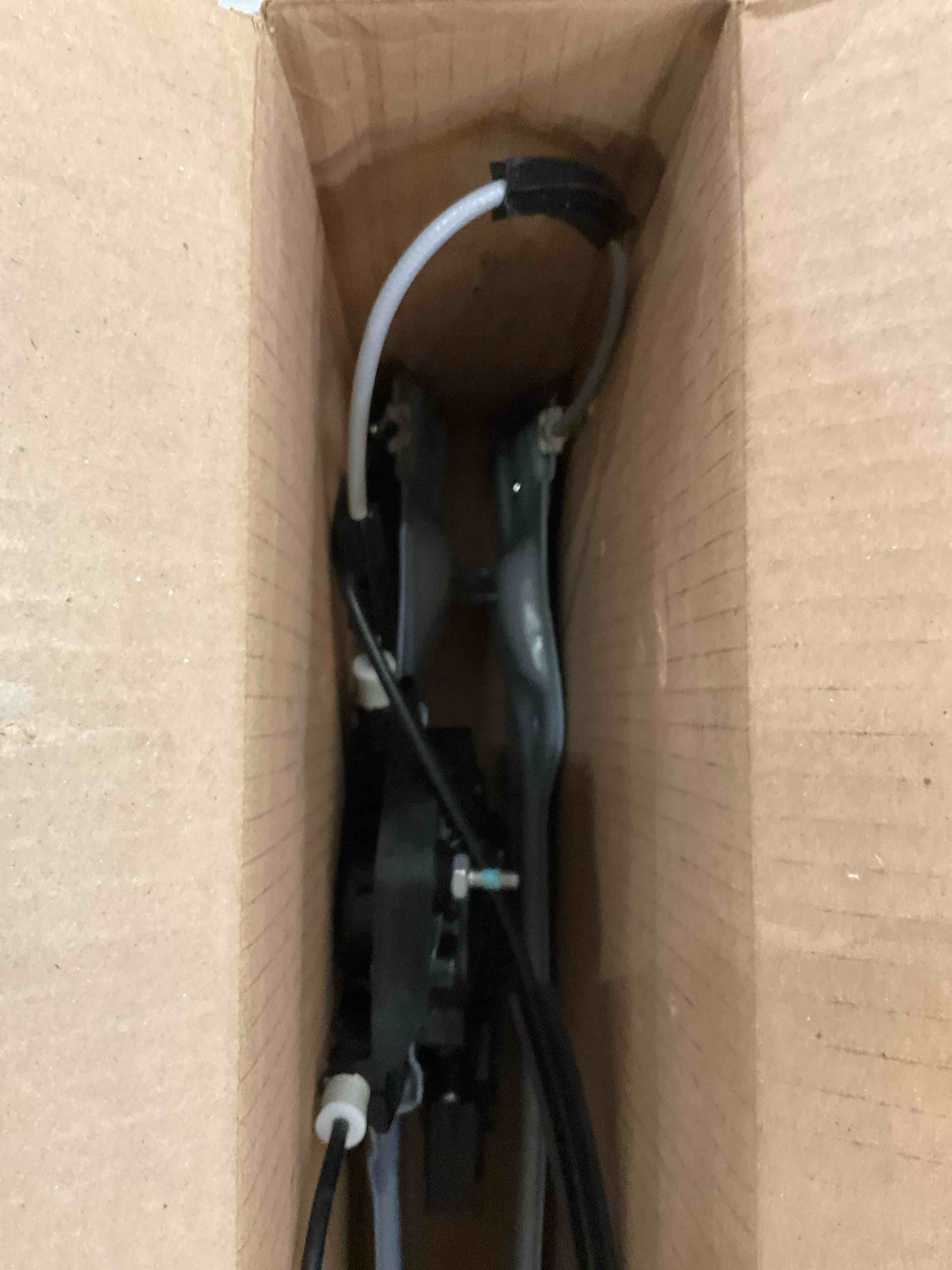 https://s3.amazonaws.com/lotting-images-prod/BargainHunt/EXS01328956_1711726602006.jpeg