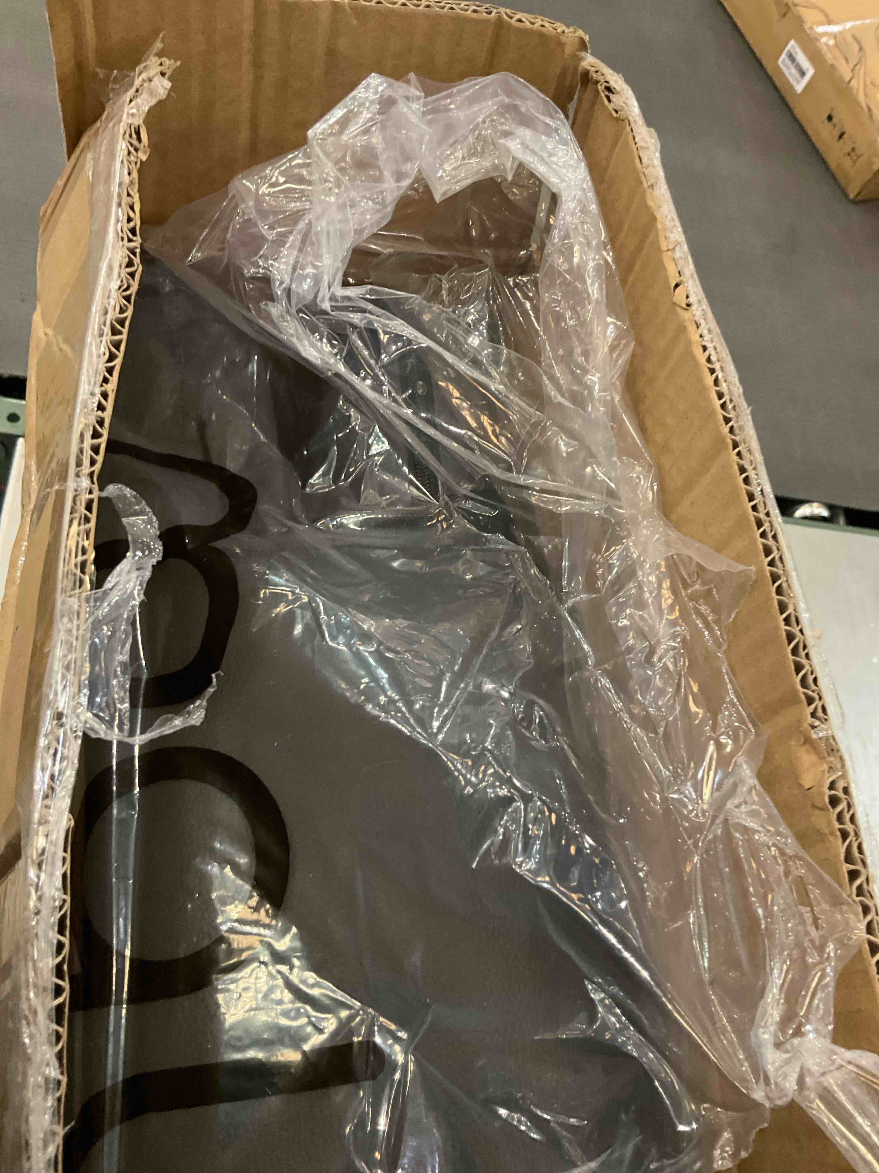 https://s3.amazonaws.com/lotting-images-prod/BargainHunt/EXS01328967_1711730521221.jpeg