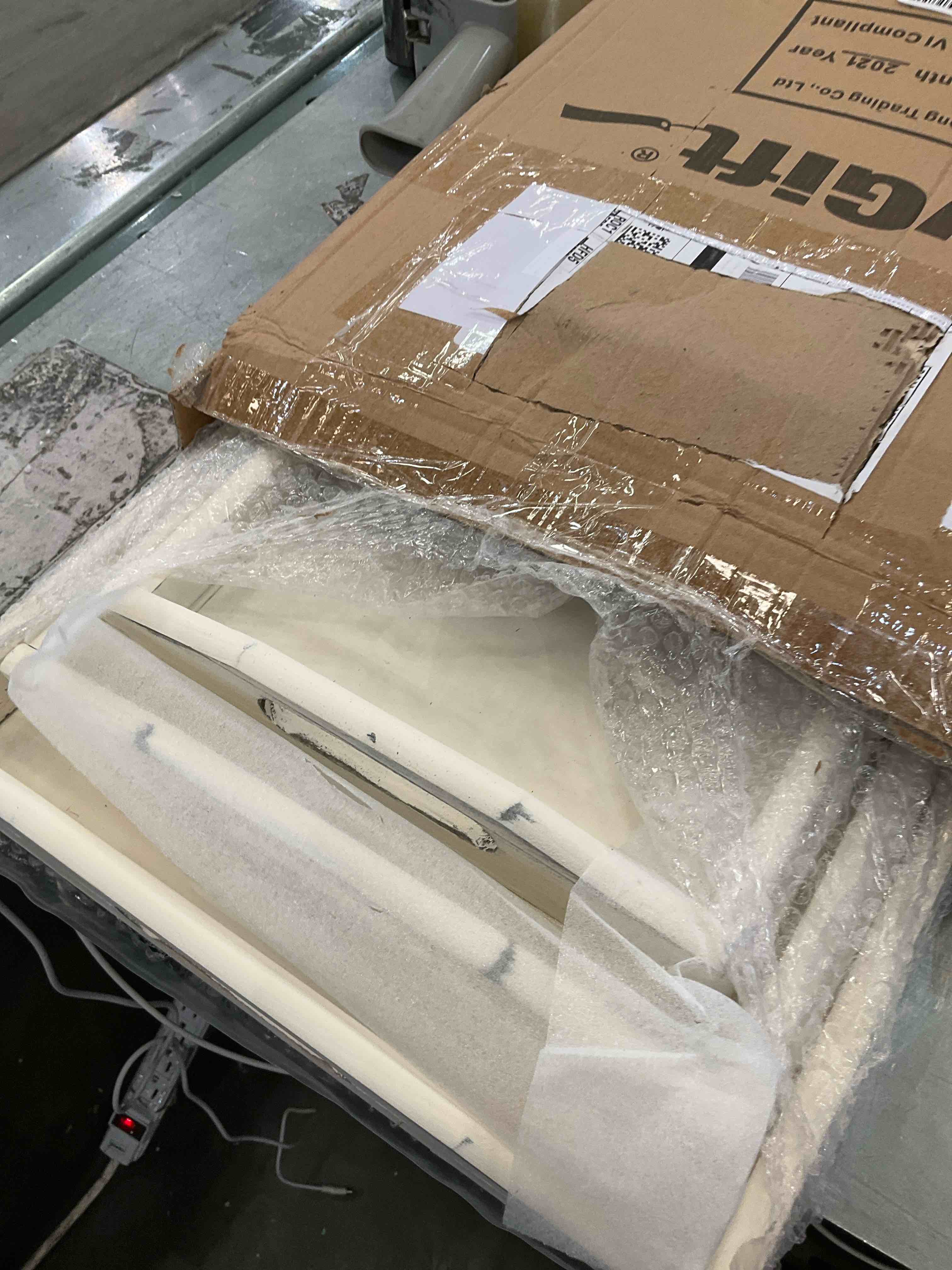 https://s3.amazonaws.com/lotting-images-prod/BargainHunt/EXS01330049_1713206843043.jpeg