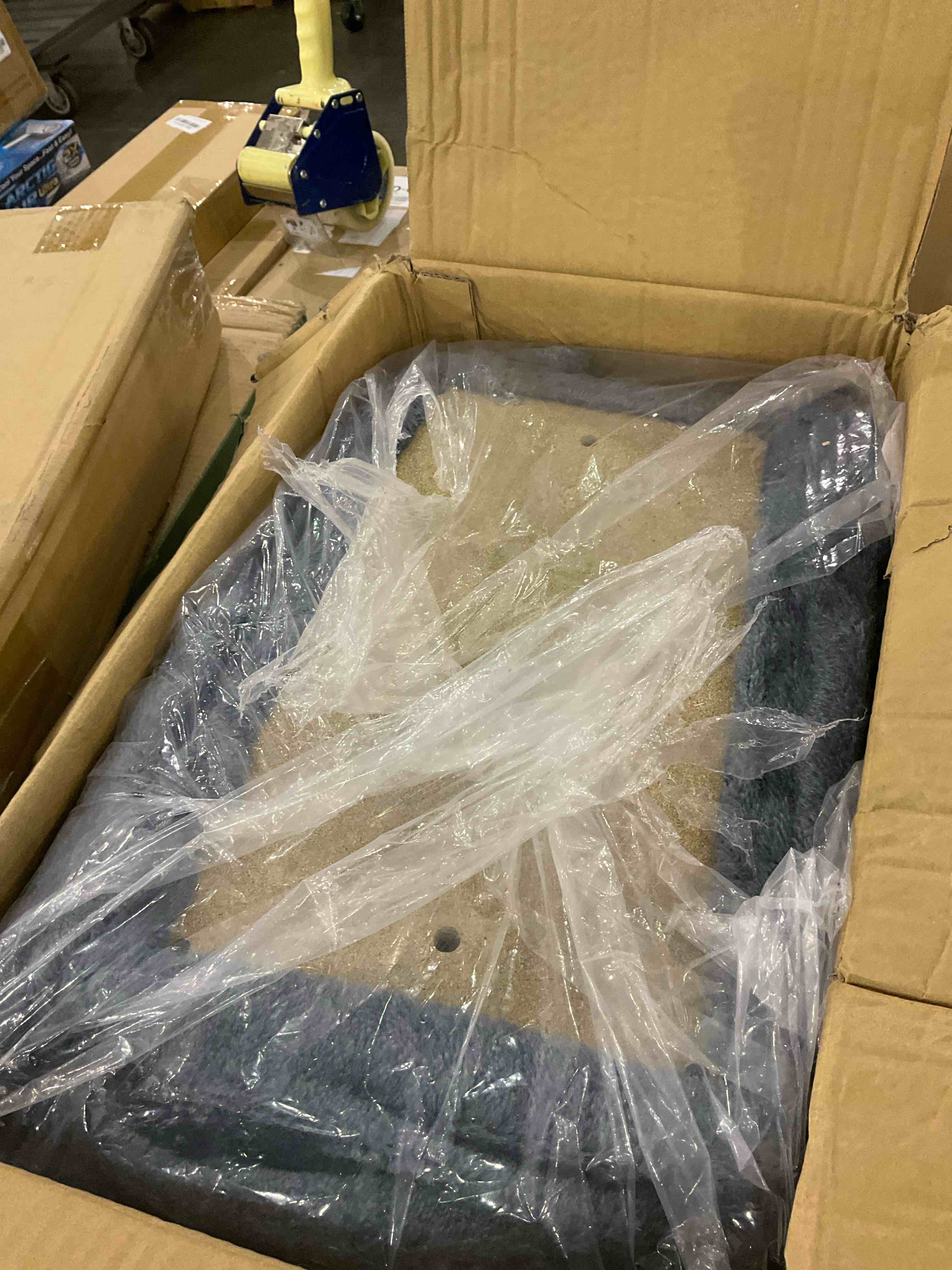 https://s3.amazonaws.com/lotting-images-prod/BargainHunt/EXS01330093_1713269466314.jpeg