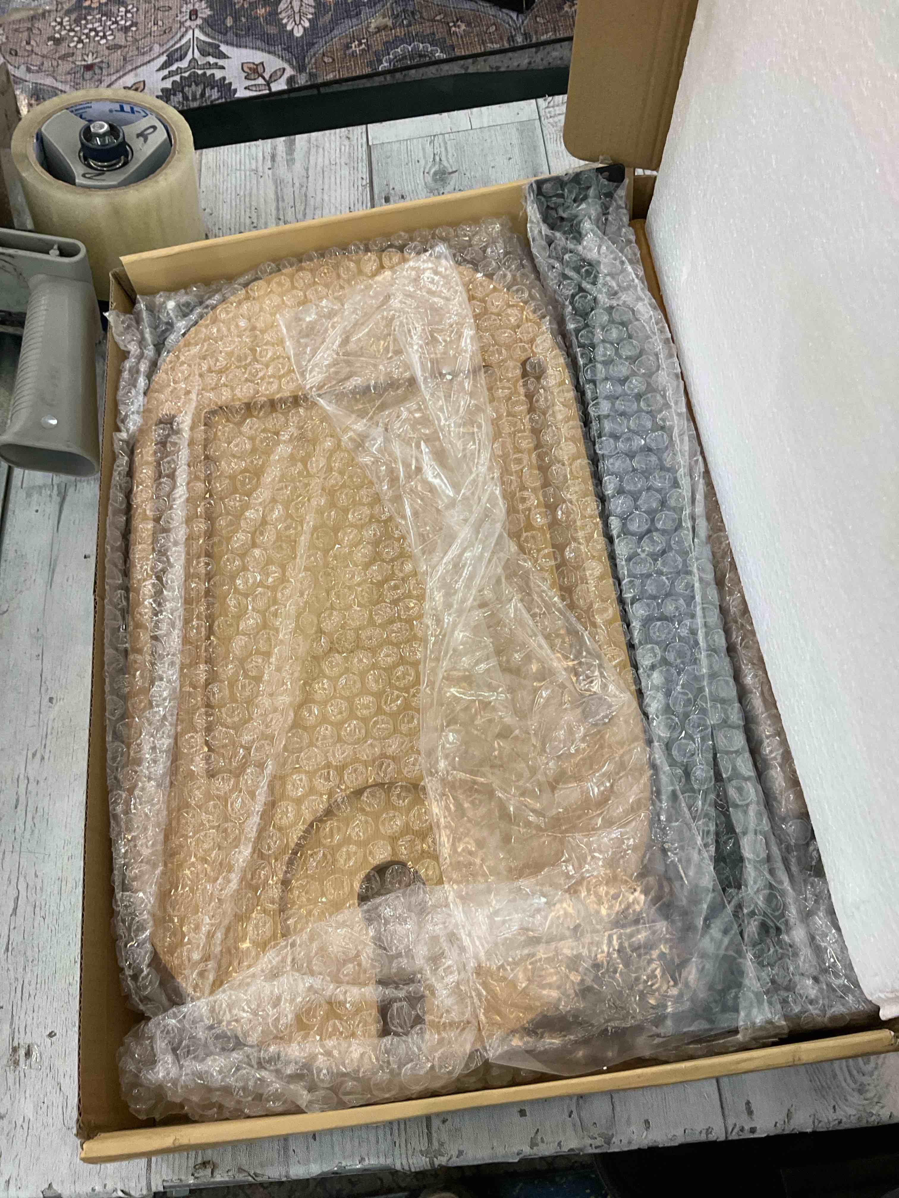https://s3.amazonaws.com/lotting-images-prod/BargainHunt/EXS01330214_1713291701645.jpeg