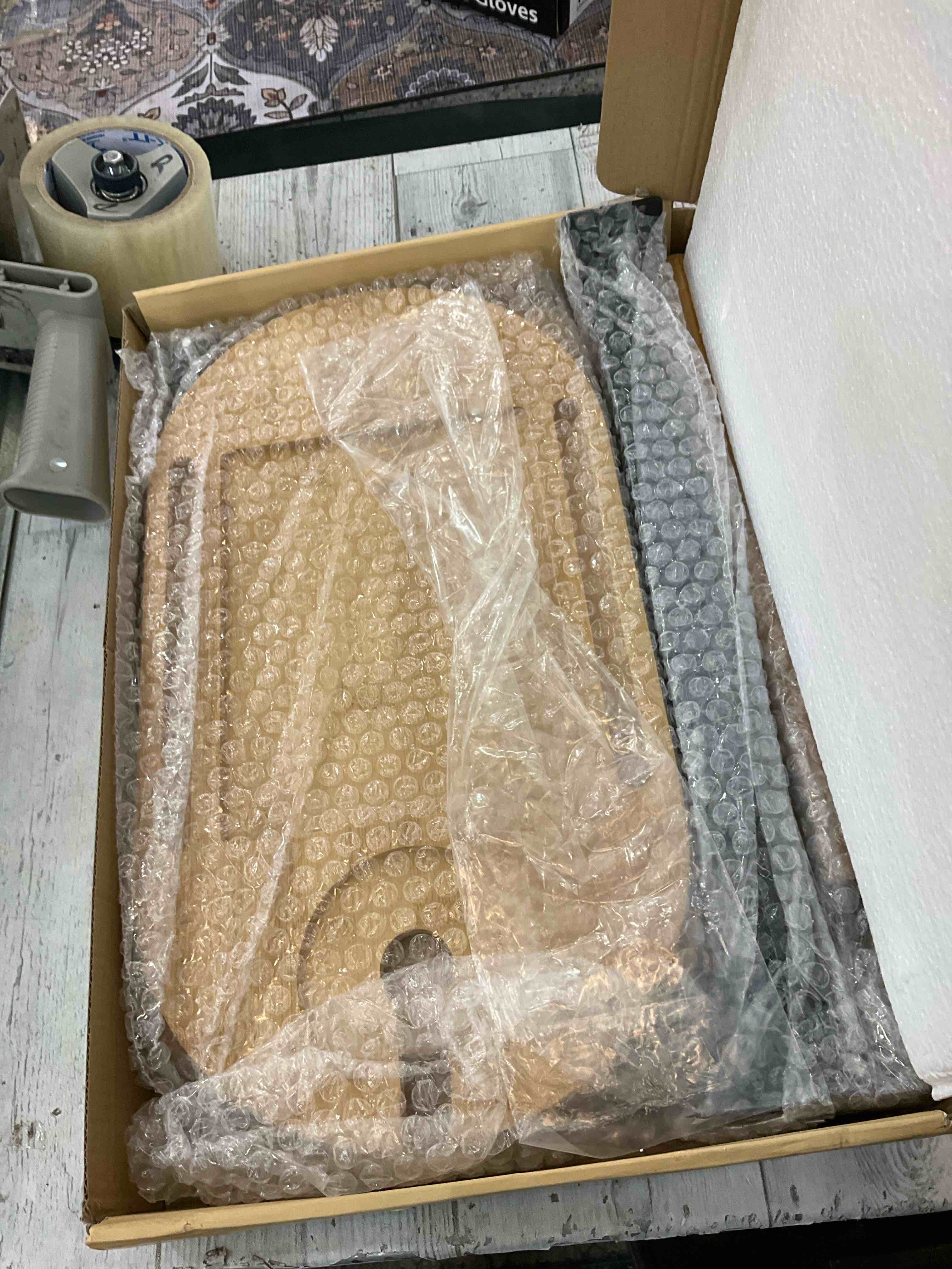 https://s3.amazonaws.com/lotting-images-prod/BargainHunt/EXS01330214_1713291702617.jpeg